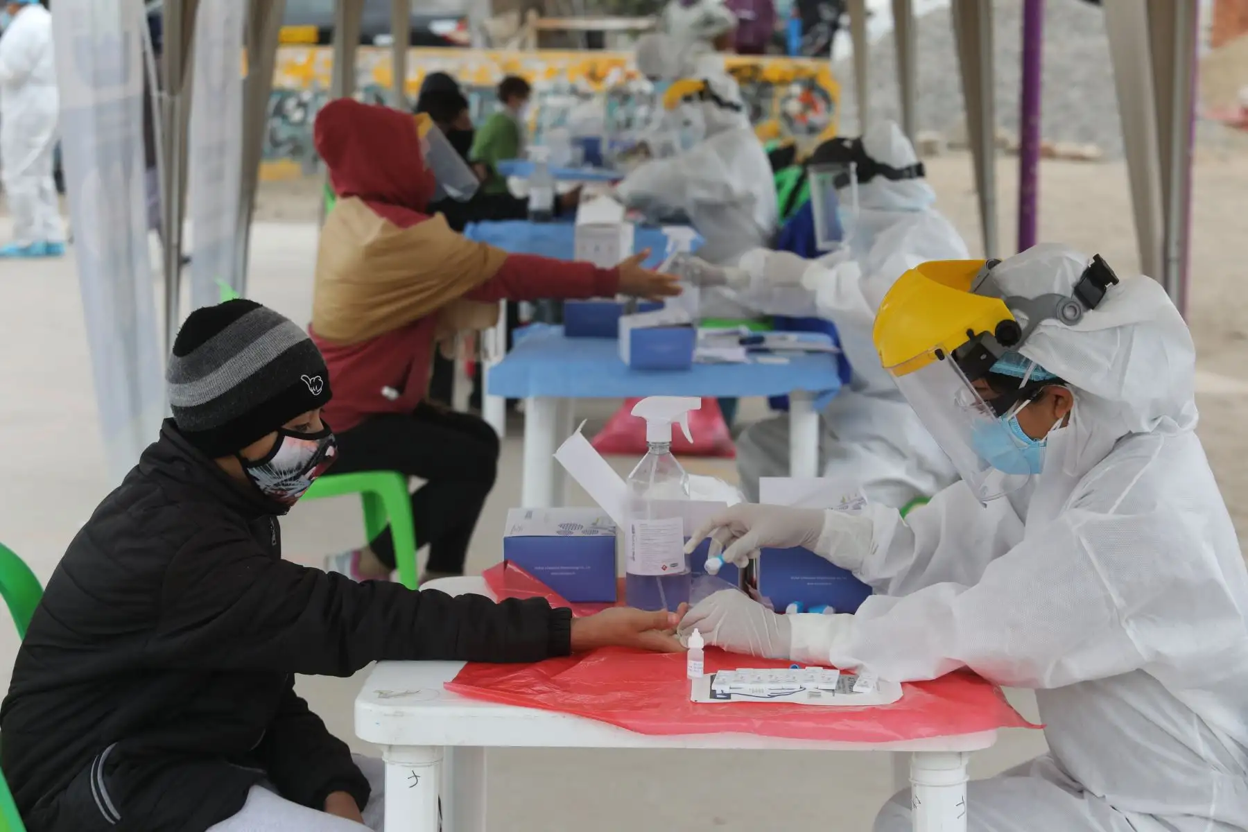 EsSalud realizó 500 pruebas rápidas para descarte de Covid-19 en Villa El Salvador.
Foto:ANDINA/Essalud