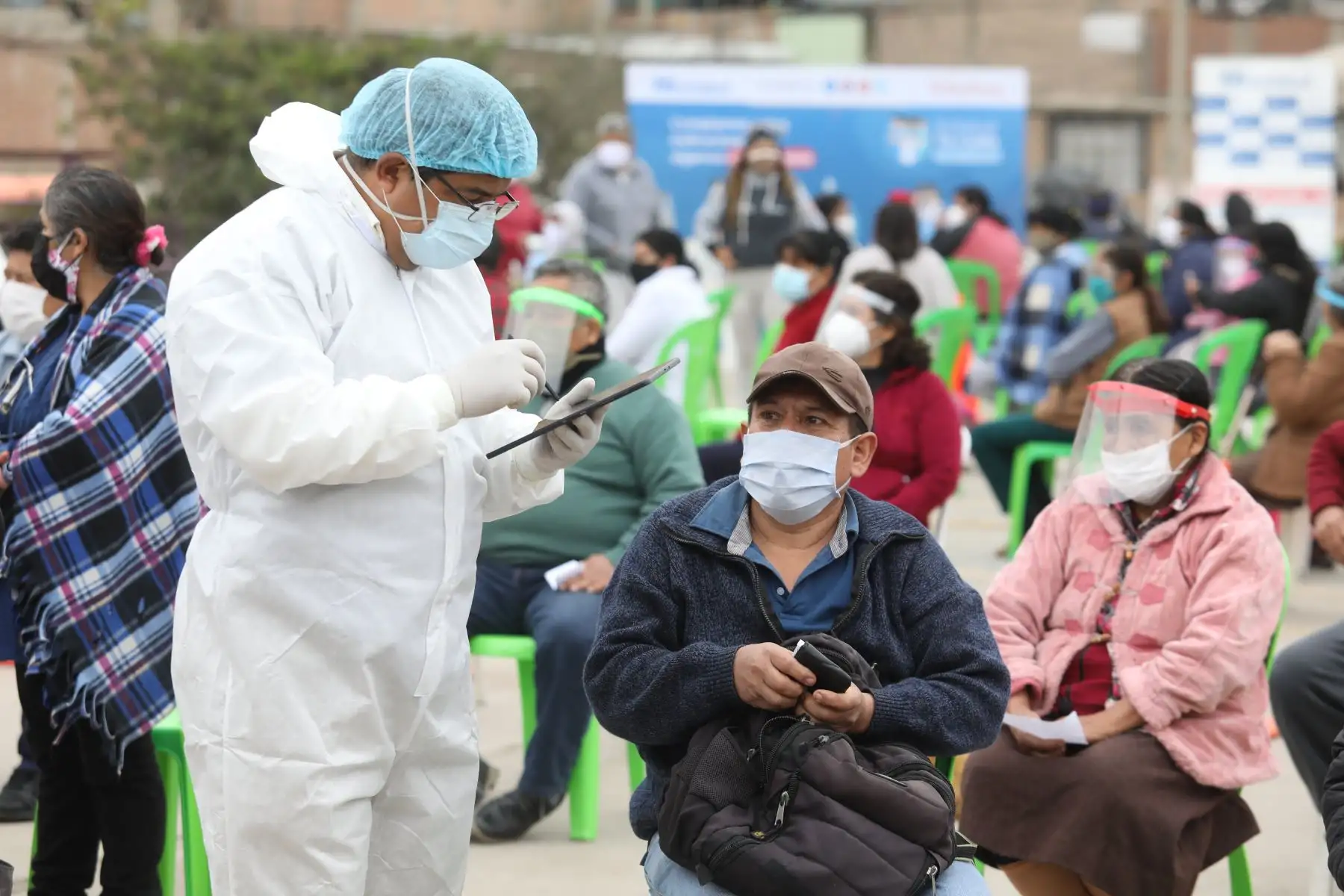 EsSalud realizó 500 pruebas rápidas para descarte de Covid-19 en Villa El Salvador.
Foto:ANDINA/Essalud
