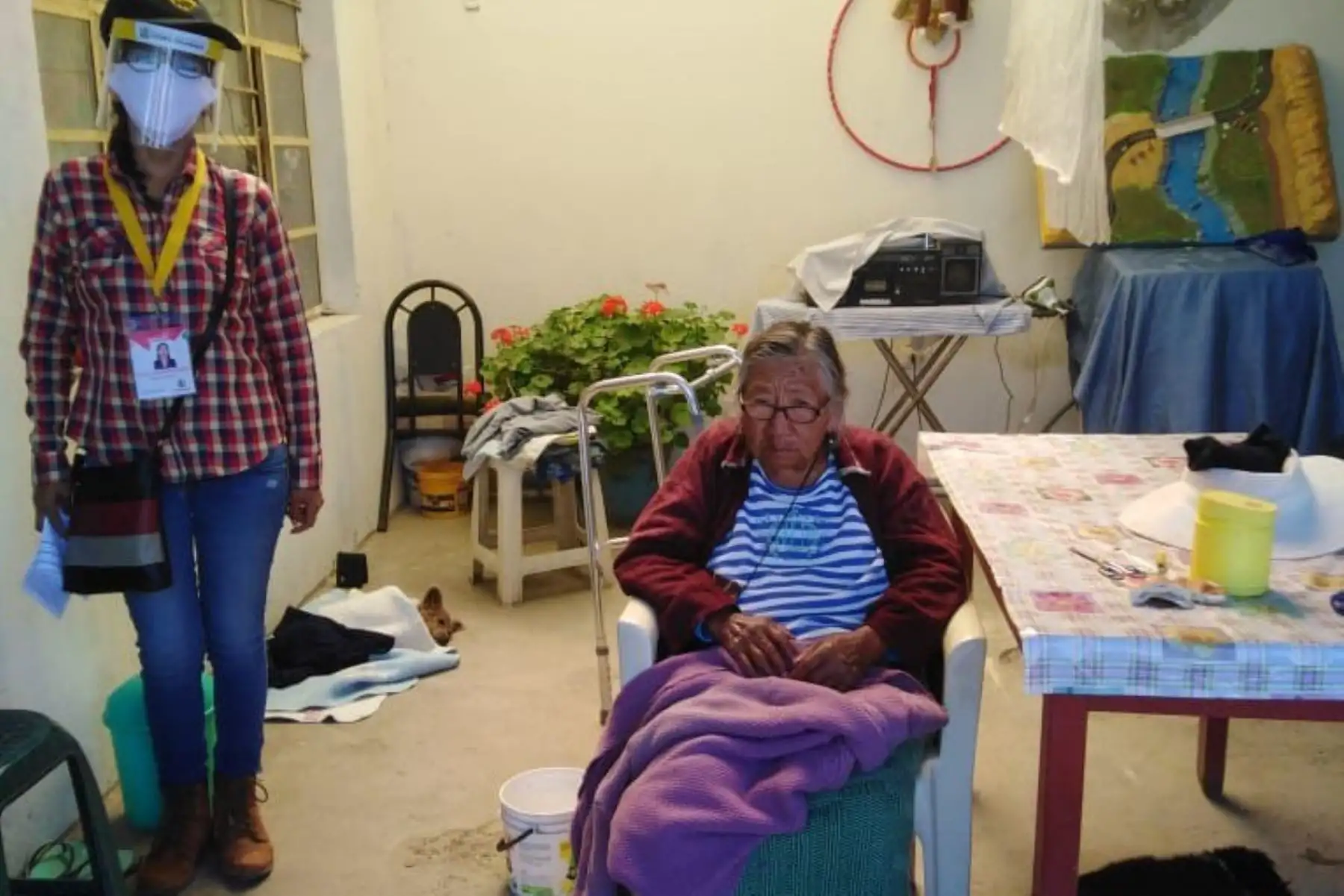 Voluntarios del programa Amachay llevan atención a población vulnerable en el distrito de Cerro Colorado, Arequipa. ANDINA/Difusión