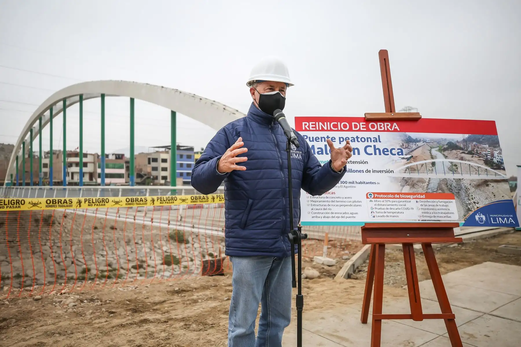 El Alcalde Jorge Muñoz supervisó el  reinicio de obras en Puente Malecón Checa.
Foto:ANDINA/MLM