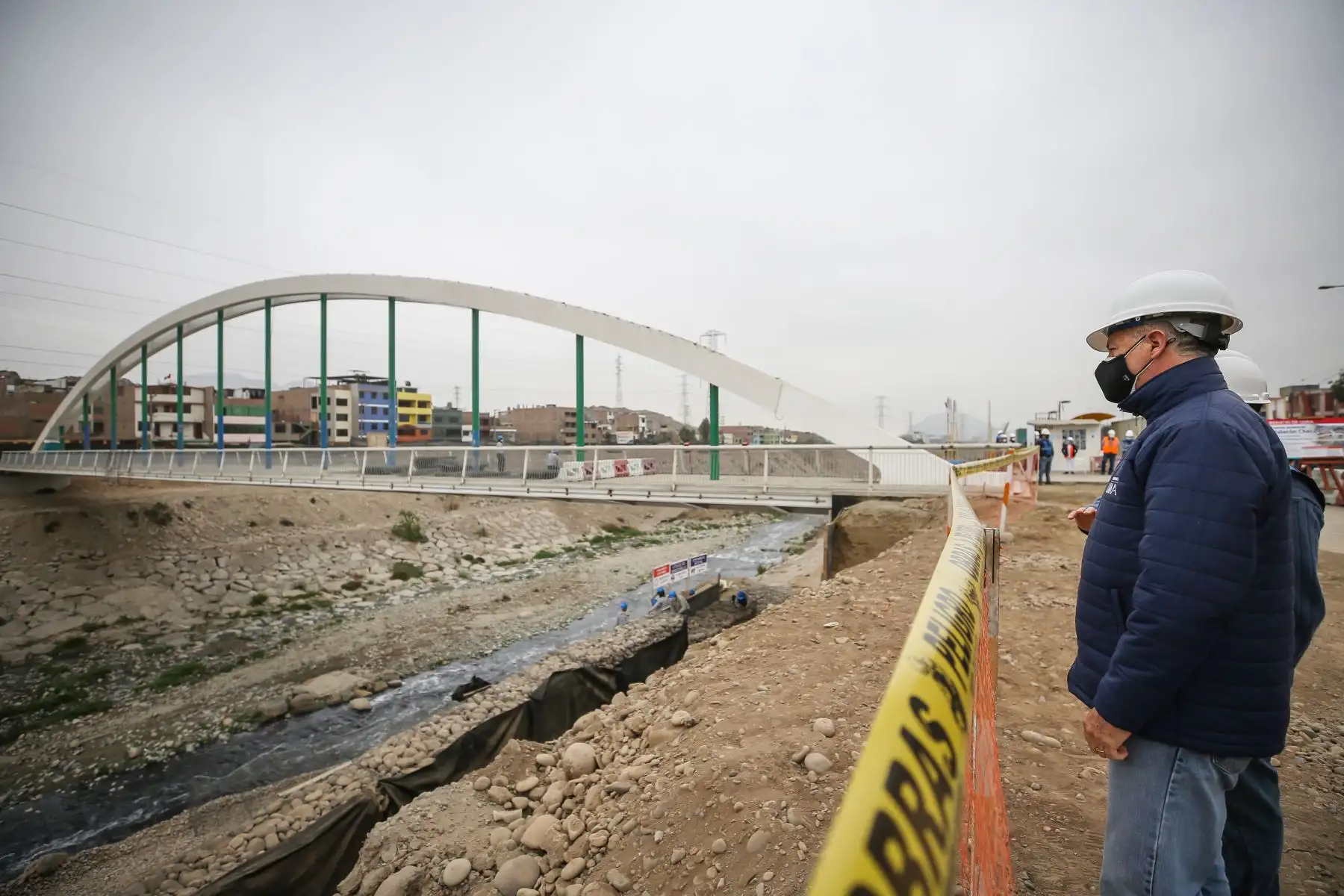 El Alcalde Jorge Muñoz supervisó el  reinicio de obras en Puente Malecón Checa.
Foto:ANDINA/MLM