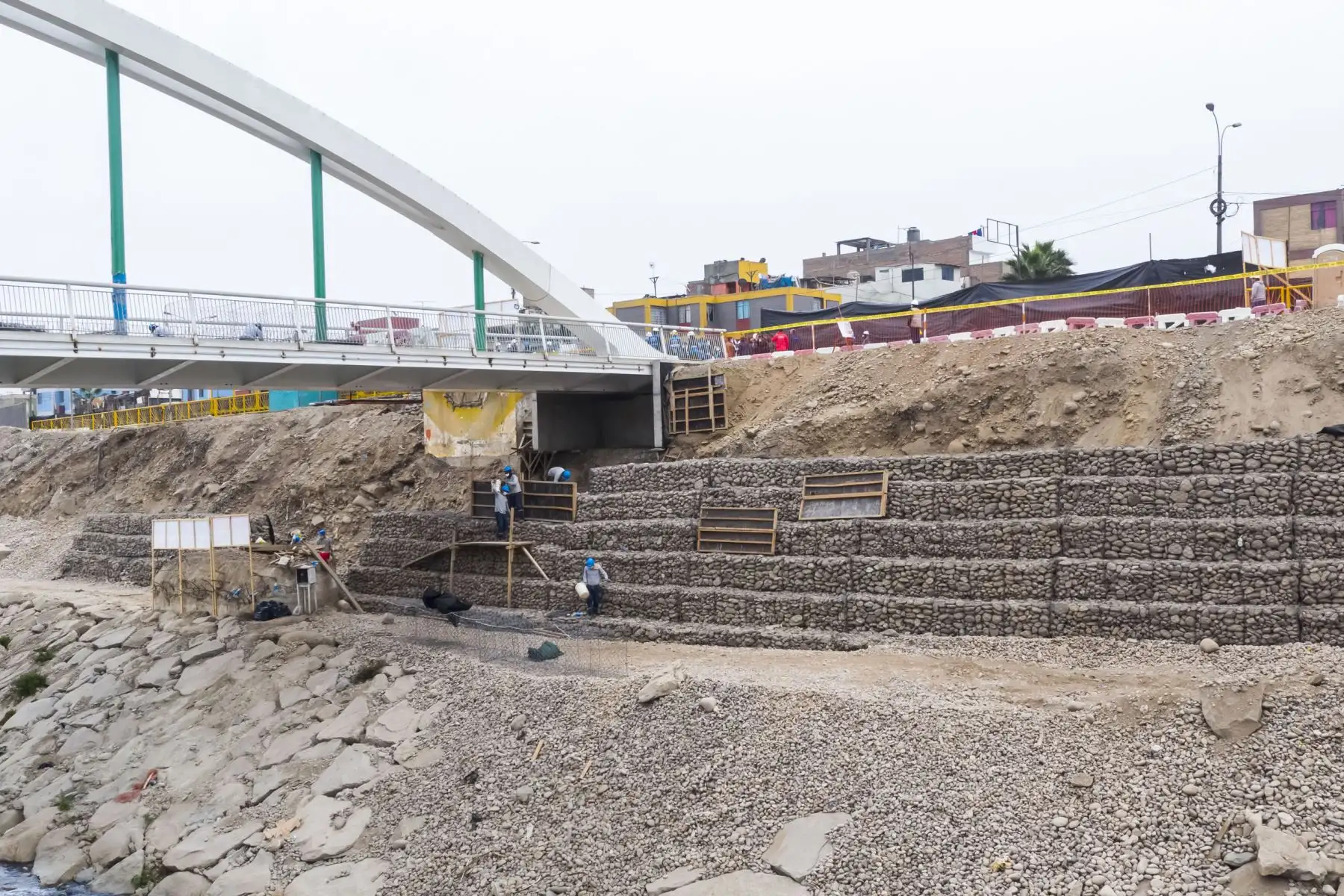 El alcalde Jorge Muñoz supervisó el  reinicio de obras en Puente Malecón Checa.
Foto:ANDINA/MLM