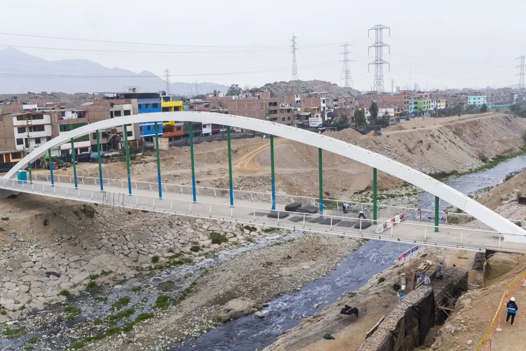 El alcalde Jorge Muñoz supervisó el  reinicio de obras en Puente Malecón Checa. Foto:ANDINA/MLM