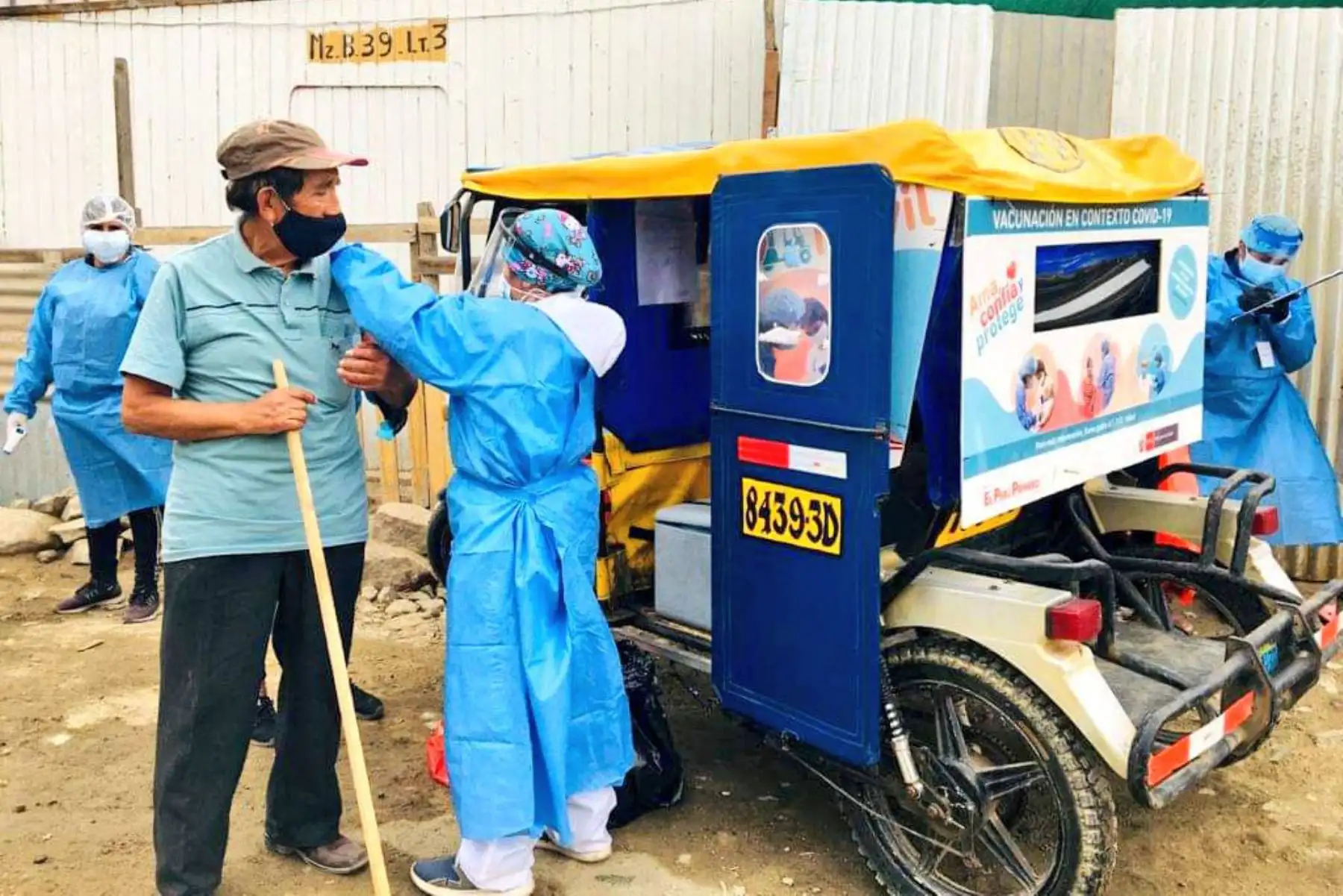 A bordo del Vacuna Móvil, equipos de Minsa recorrieron la zona de Ampliación de Manchay en Pachacámac para inmunizar a menores de 5 años, adultos mayores de 60 años, gestantes y personas con comorbilidades.
Foto: Minsa