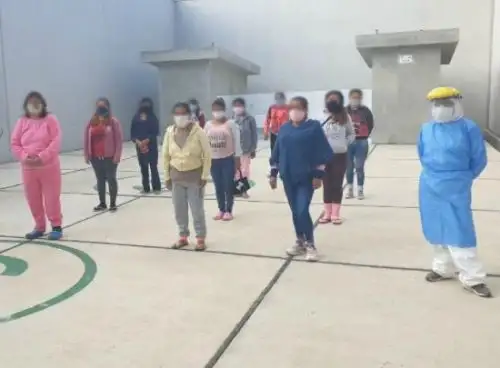 Un grupo de once internas del establecimiento penitenciario de Cajamarca fueron dadas de alta médica luego de recuperarse en su lucha contra el coronavirus, gracias a la atención de los profesionales del área de salud del Instituto Nacional Penitenciario (INPE) que llevan a cabo el Plan de Acción Frente al Riesgo de Introducción de la Covid-19 en los penales del país.