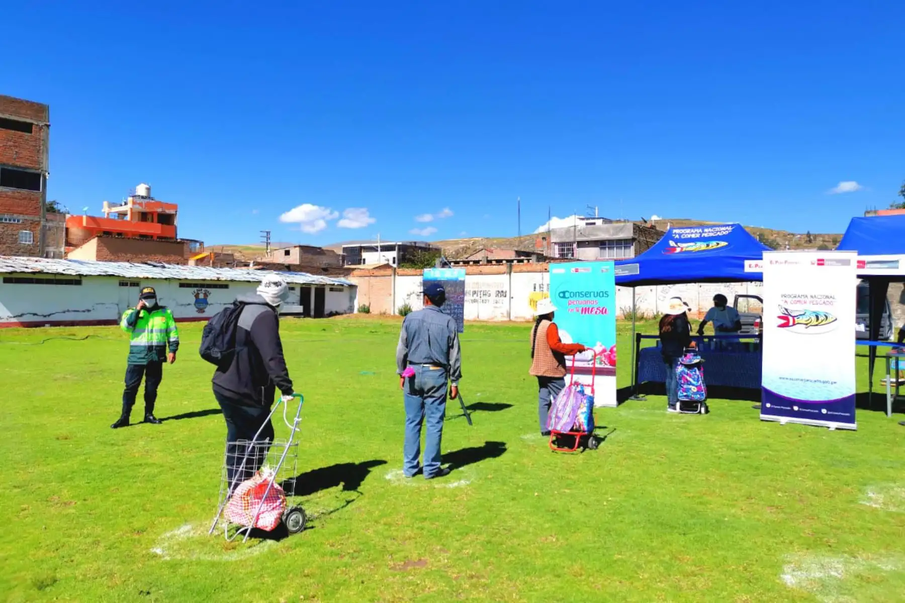 Gobierno decreta cuarentena focalizada en cinco departamentos y 34 provincias. Mercado itinerante en Junín.
Foto: Minagri