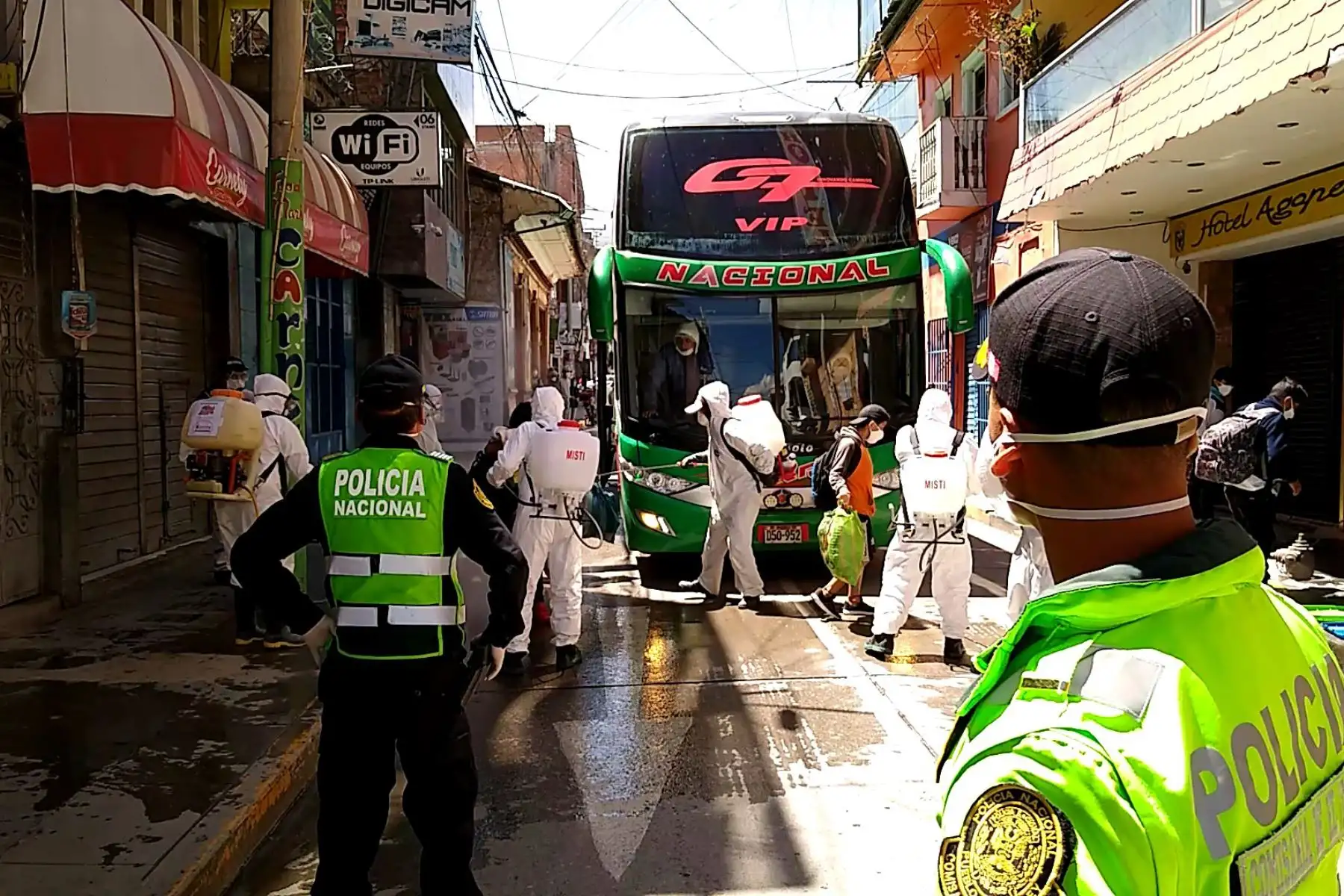 Municipalidad de Junín fumigan calles en Junín.
Gobierno decreta cuarentena focalizada en cinco departamentos y 34 provincias. 
Foto: ANDINA/Minsa