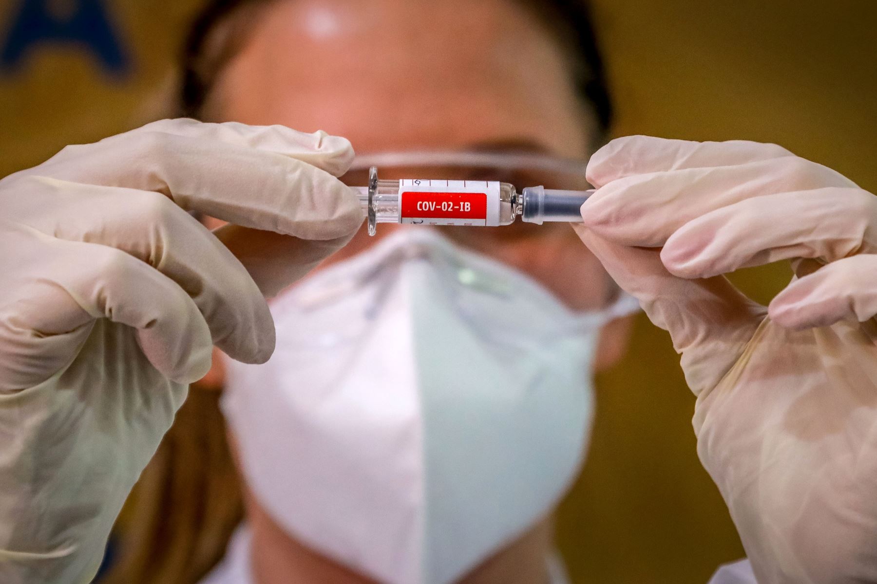 El inicio de la fase final de las pruebas de esta vacuna, en las que participarán más de 2,000 personas, estaba previsto para este miércoles, afirmó el presidente ruso. Foto: AFP