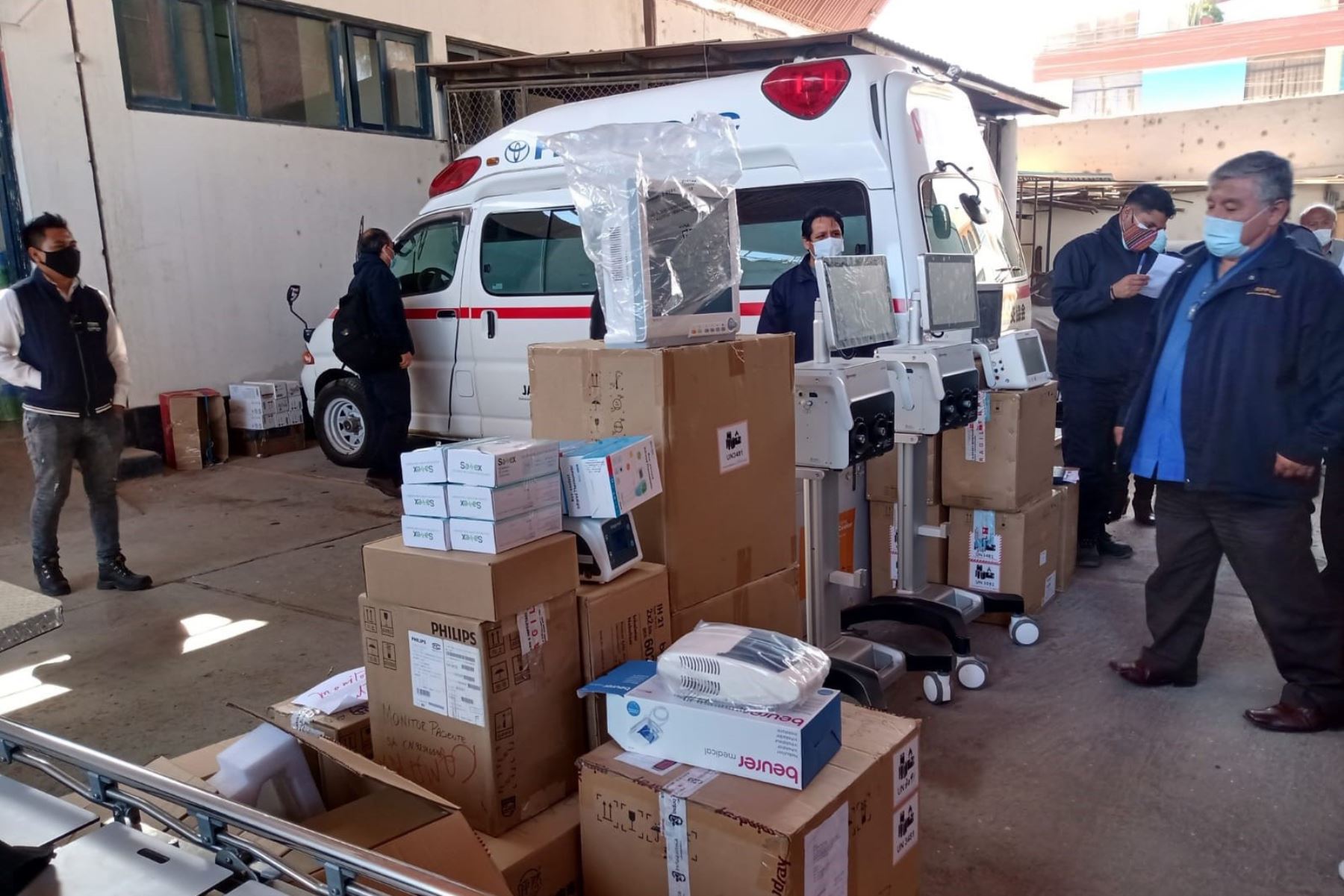 En Arequipa, entregan equipos y materiales médicos para optimizar respuesta del personal de salud a la pandemia del covid-19. ANDINA/Difusión