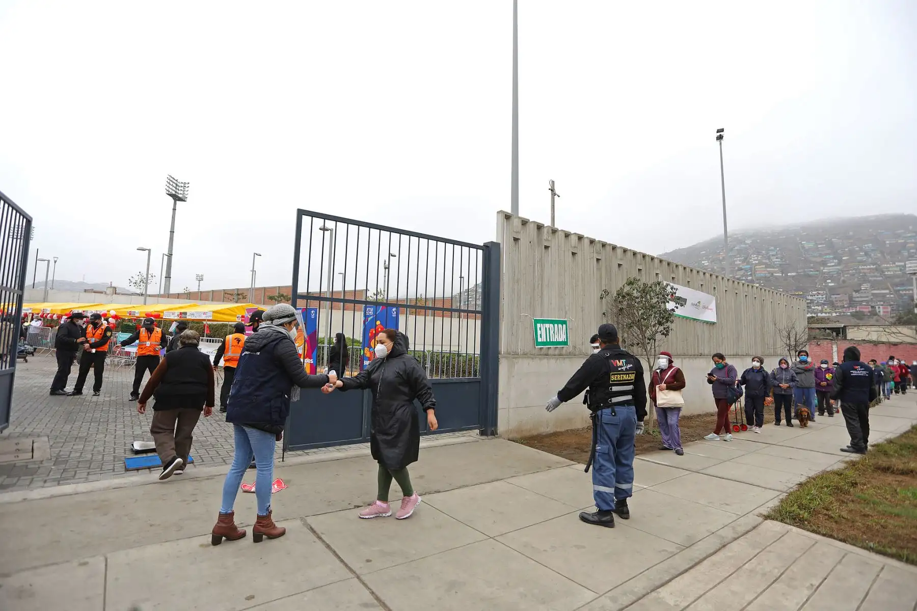 El Complejo Deportivo Villa María del Triunfo, sede de los Juegos Panamericanos y Parapanamericanos Lima 2019, reabrirá sus puertas este fin de semana para recibir a los mercados itinerantes ‘De la chacra a la olla’, que se desarrollará guardando todas las medidas de bioseguridad que se exige en esta emergencia sanitaria por la pandemia del covid-19.

Foto: LEGADO Lima 2019