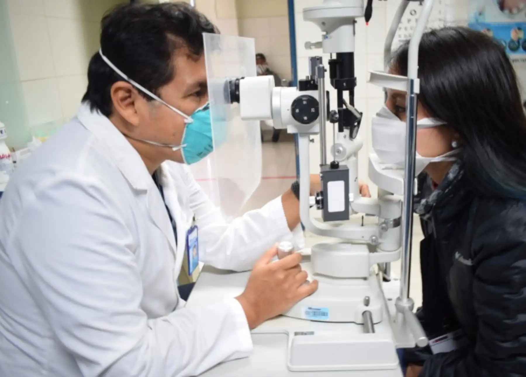 EsSalud sugiere a la población realizar pausas para proteger salud ocular. Foto: EsSalud
