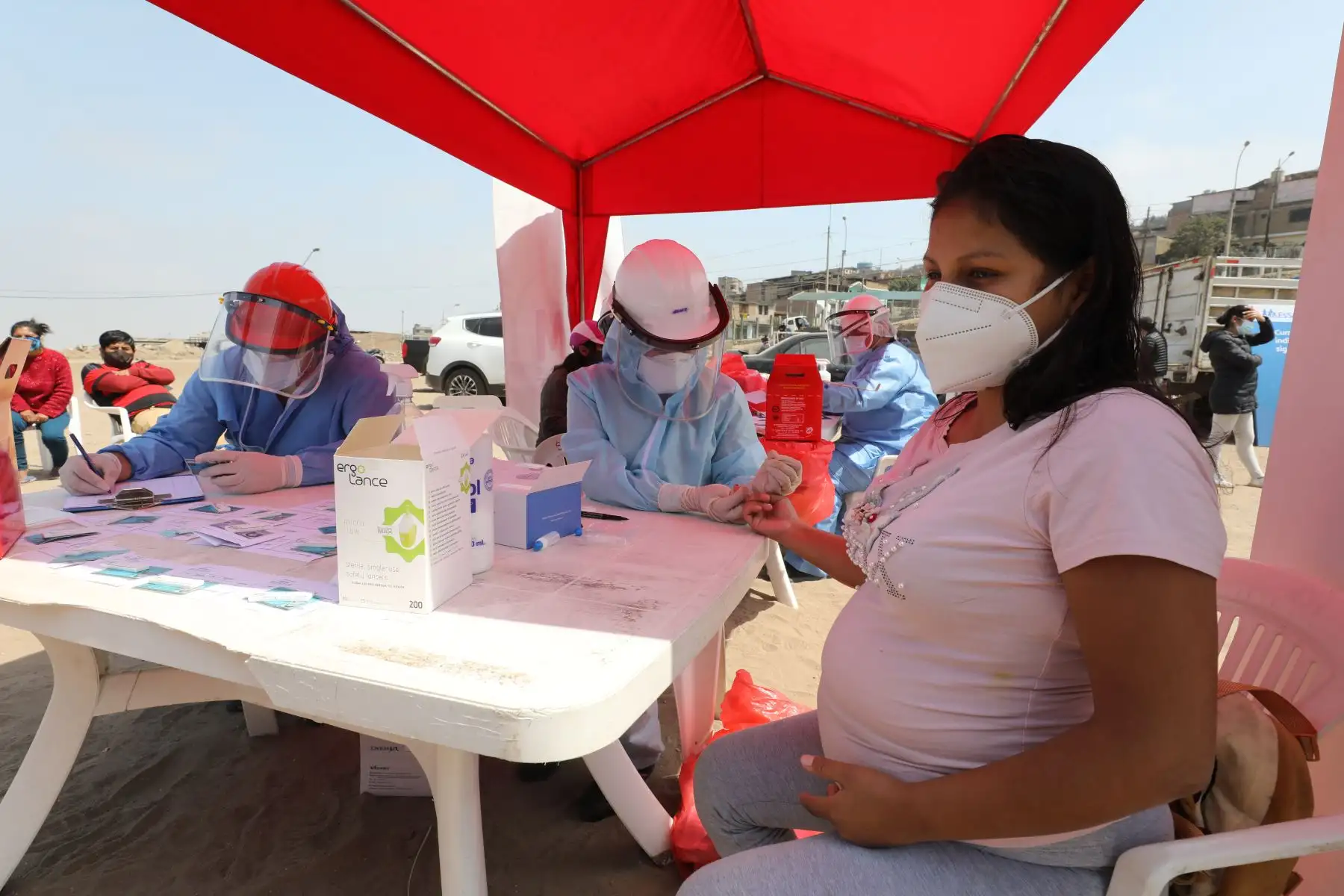 Essalud realizó descarte gratuito de covid-19 a cerca de 1000 personas en distritos del cono sur de Lima.
Foto: Essalud