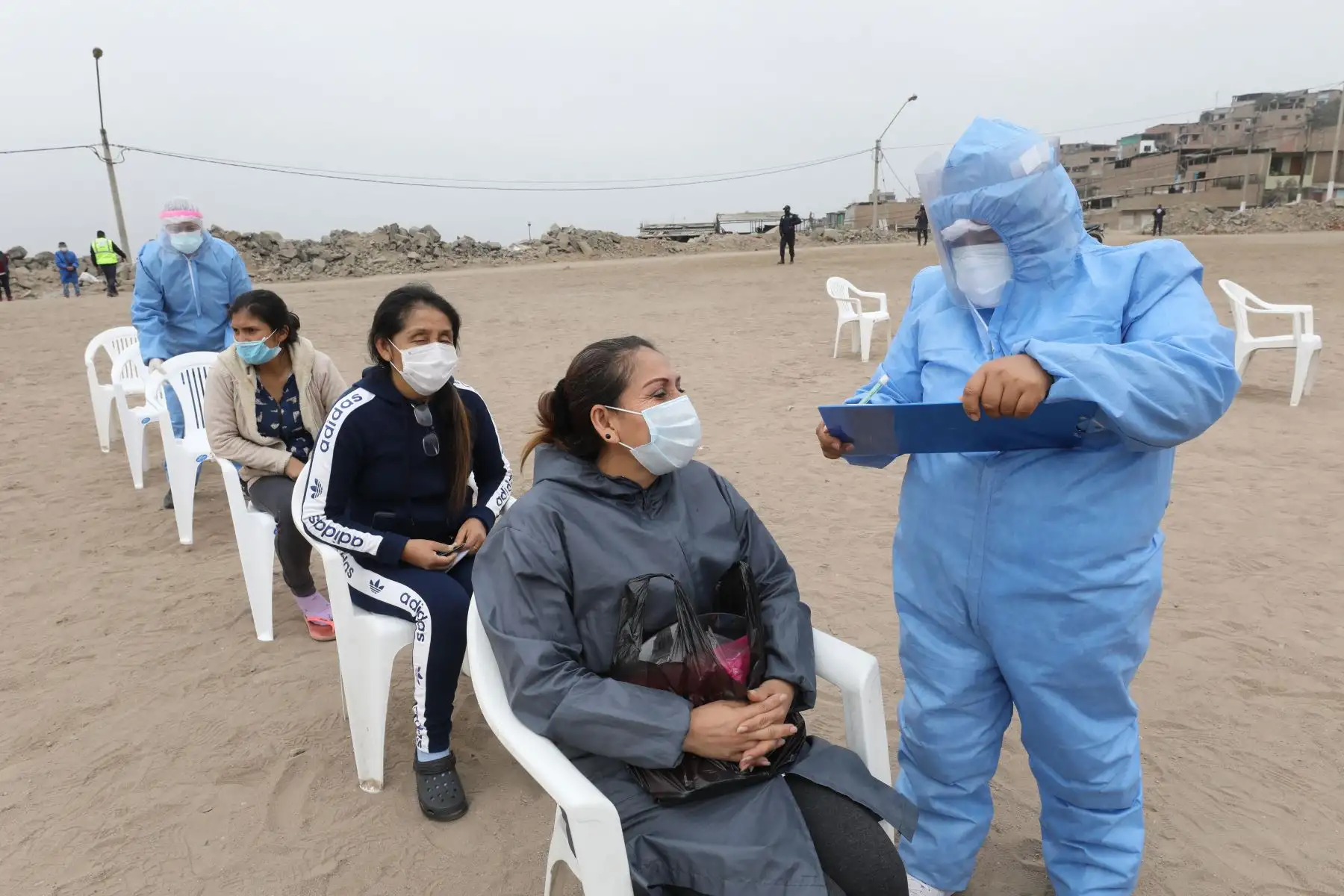 Essalud realizó descarte gratuito de covid-19 a cerca de 1000 personas en distritos del cono sur de Lima.
Foto: Essalud