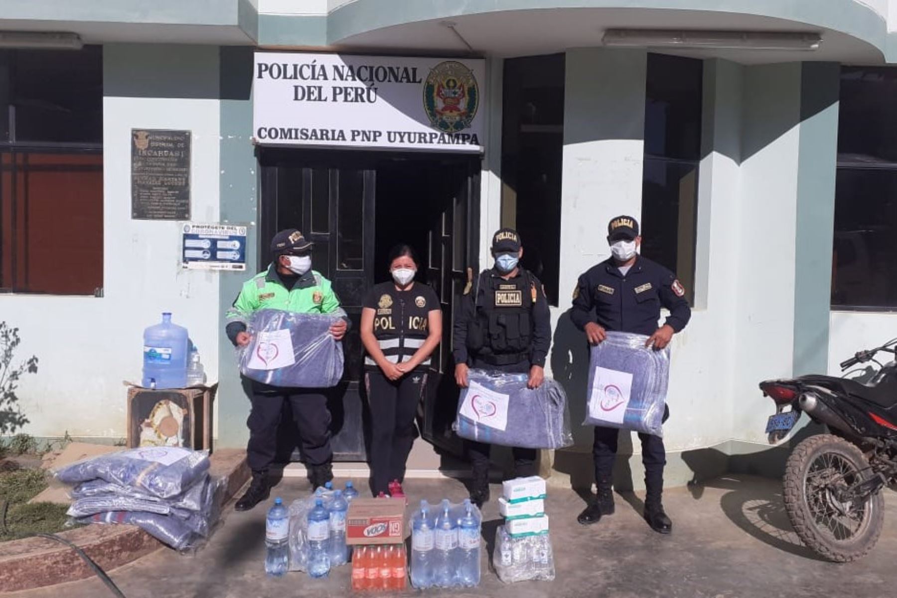 Policías que prestan servicio en zonas altoandinas de la región Lambayeque recibieron kits de bioseguridad y víveres para reforzar su trabajo contra la pandemia del covid-19. Foto: ANDINA/Difusión