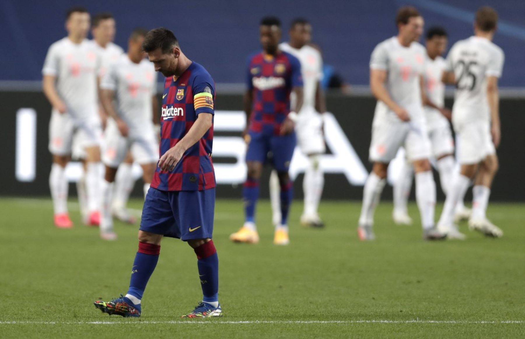 El delantero argentino del Barcelona Lionel Messi reacciona durante el partido de fútbol de cuartos de final de la Liga de Campeones de la UEFA entre el Barcelona y el Bayern de Múnich en el estadio Luz de Lisboa.Foto:AFP