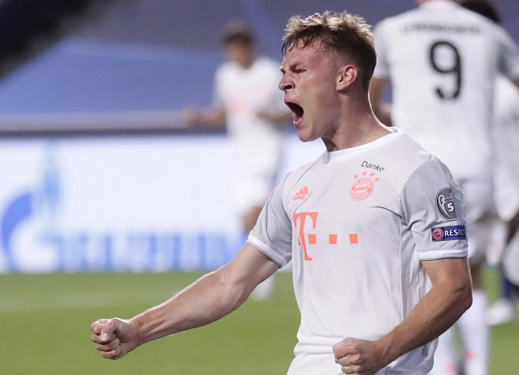 El centrocampista alemán del Bayern Munich Joshua Kimmich. Celebra después de anotar el quinto gol de su equipo durante el partido de fútbol de cuartos de final de la UEFA Champions League entre el Barcelona y el Bayern Munich en el estadio Luz de Lisboa.Foto: AFP