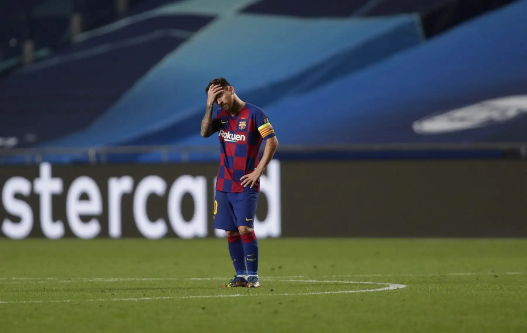 El delantero argentino del Barcelona Lionel Messi reacciona durante el partido de fútbol de cuartos de final de la Liga de Campeones de la UEFA entre el Barcelona y el Bayern de Múnich en el estadio Luz de Lisboa.Foto:AFP