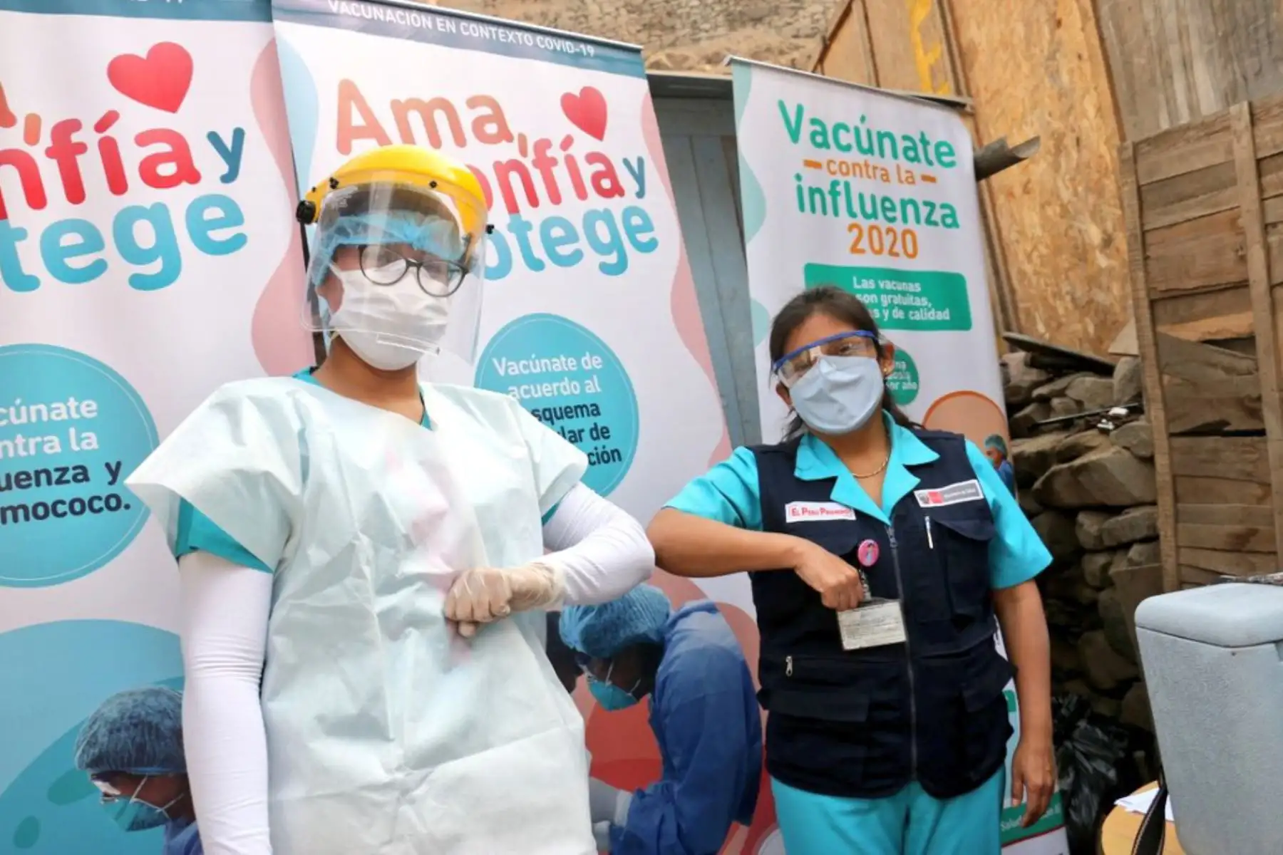 El ministerio de Salud presentó el Punto Estratégico Popular de Vacunación en el comedor Sara Rodríguez en San Juan de Lurigancho, donde se brindará atención a menores de 5 años, gestantes y adultos mayores de 60 años.

Foto: ANDINA/MINSA