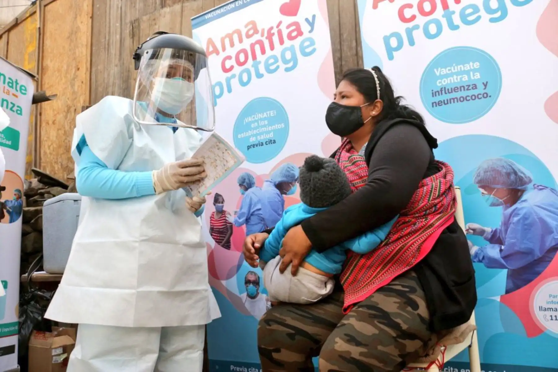 El ministerio de Salud presentó el Punto Estratégico Popular de Vacunación en el comedor Sara Rodríguez en San Juan de Lurigancho, donde se brindará atención a menores de 5 años, gestantes y adultos mayores de 60 años.

Foto: ANDINA/MINSA