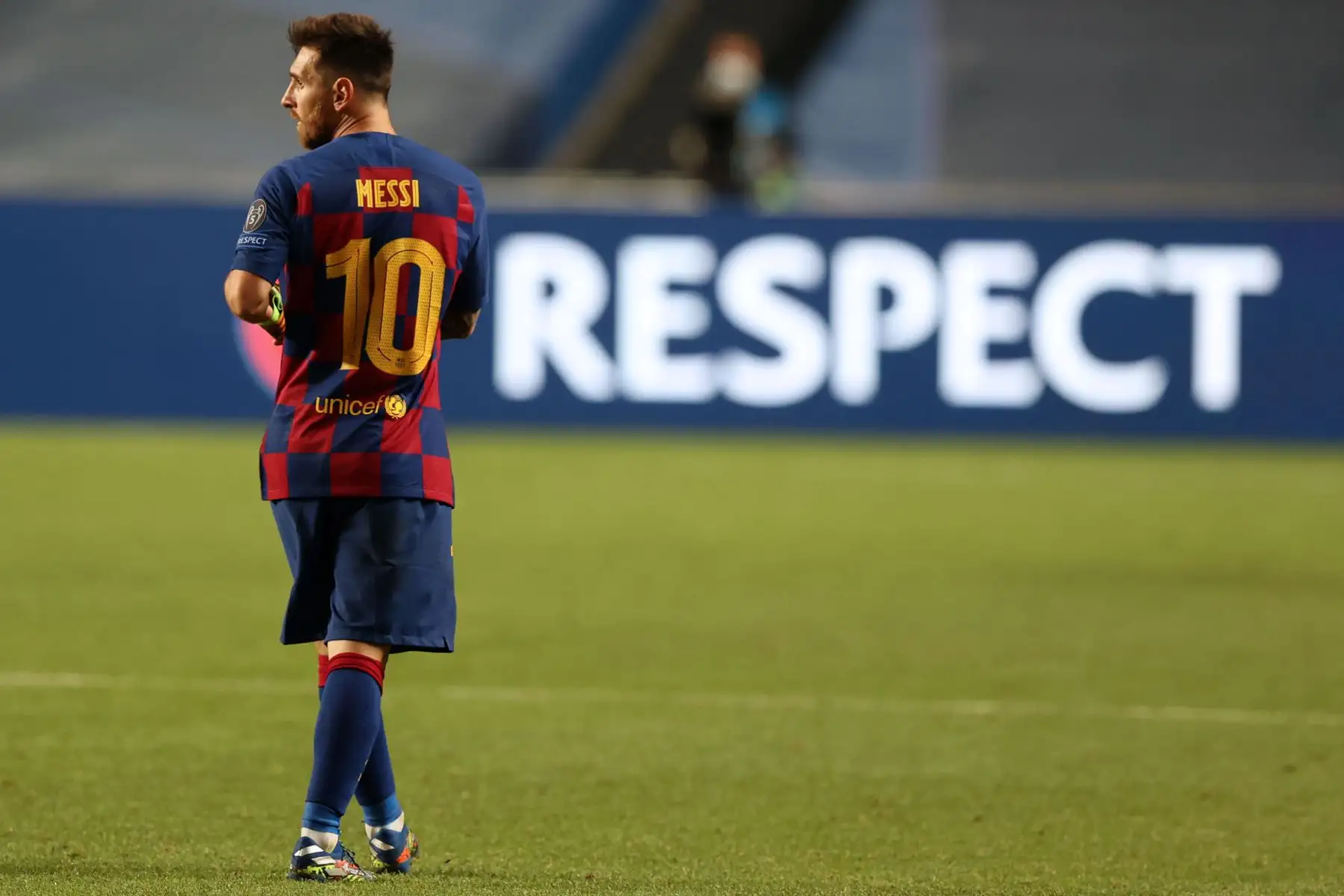 El delantero argentino del Barcelona Lionel Messi reacciona al final del partido de fútbol de cuartos de final de la UEFA Champions League entre el Barcelona y el Bayern de Múnich en el estadio Luz de Lisboa.
Foto: AFP