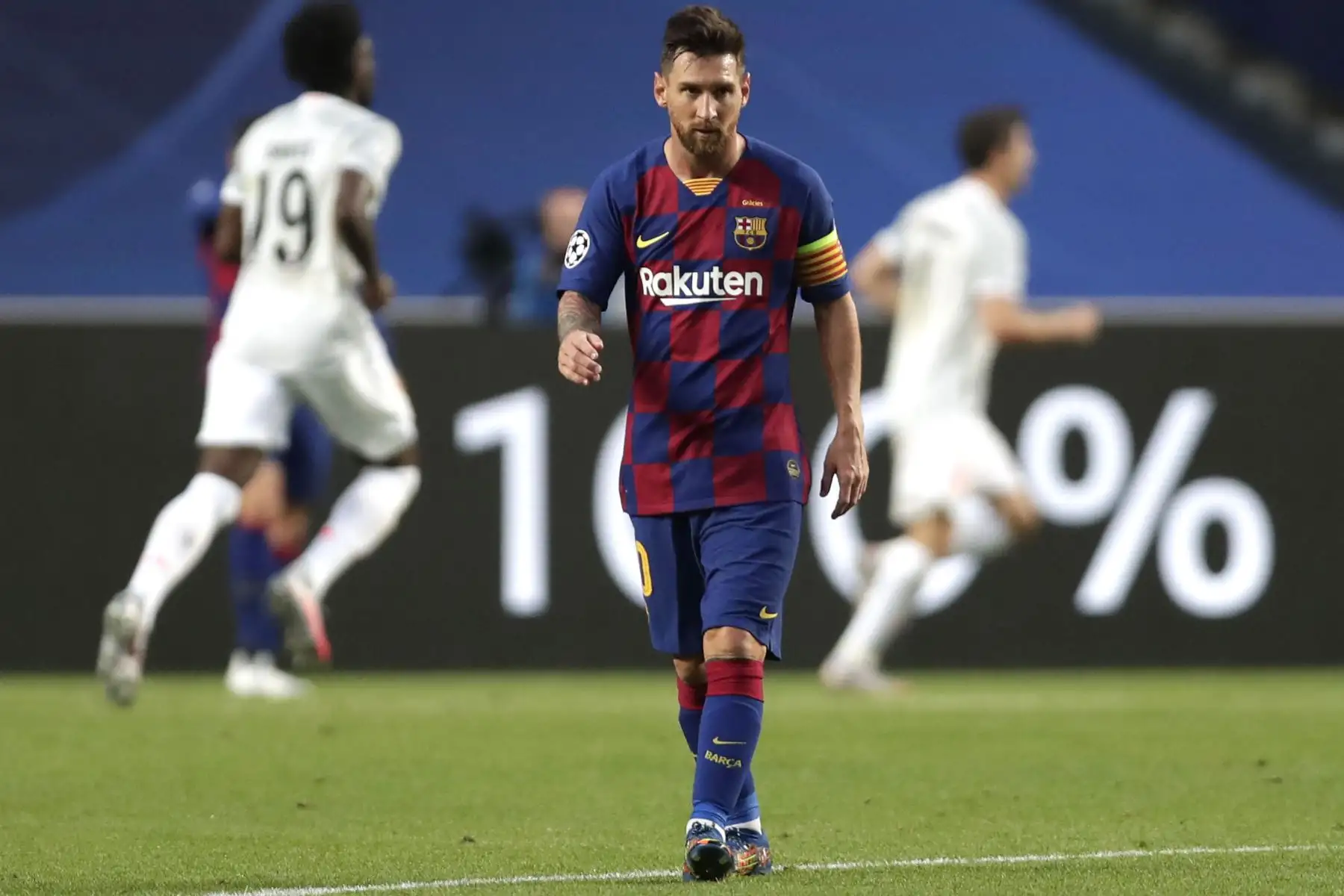 El delantero argentino del Barcelona Lionel Messi reacciona después del tercer gol del Bayern de Múnich durante el partido de fútbol de cuartos de final de la Liga de Campeones de la UEFA entre el Barcelona y el Bayern de Múnich en el estadio Luz de Lisboa.
Foto:AFP