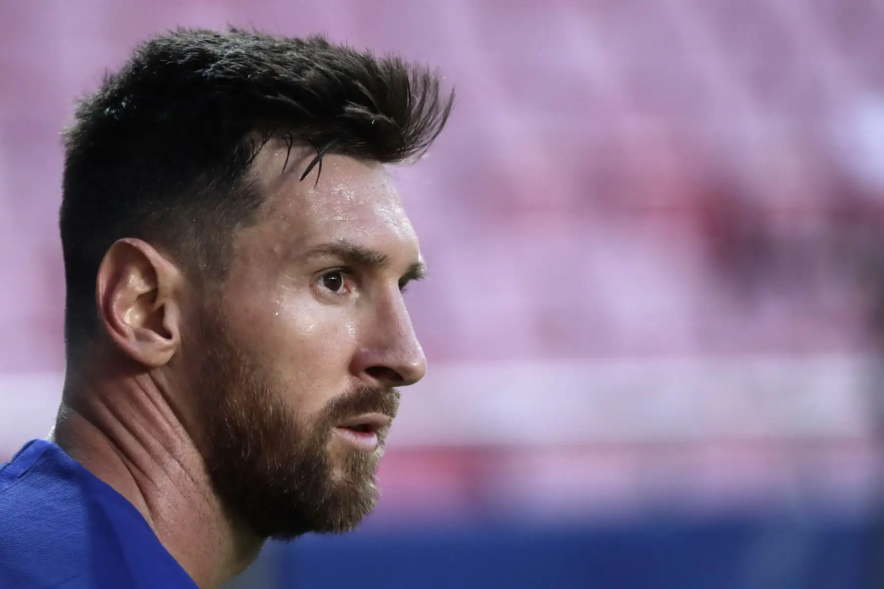 El delantero argentino del Barcelona Lionel Messi reacciona después del tercer gol del Bayern de Múnich durante el partido de fútbol de cuartos de final de la Liga de Campeones de la UEFA entre el Barcelona y el Bayern de Múnich en el estadio Luz de Lisboa.
Foto: AFP