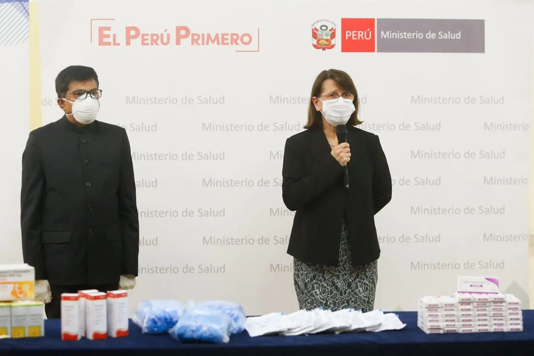 La ministra de Salud, Pilar Mazzetti sostuvo una reunión con el  embajador de la India en el Perú, Mandarapu Subbarayudu. Trabajarán para revalorar la medicina tradicional peruana frente a la lucha contra el covid-19.
Foto: Minsa