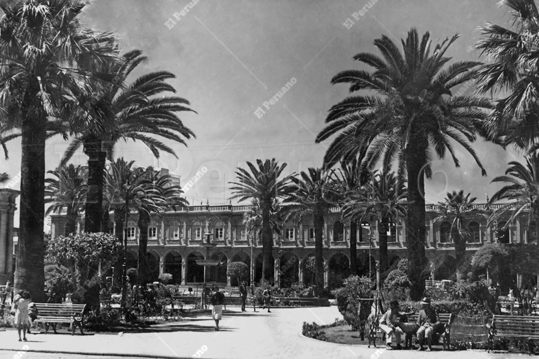 Arequipa, 1940. Plaza de Armas de Arequipa. Foto: Archivo Histórico de El Peruano