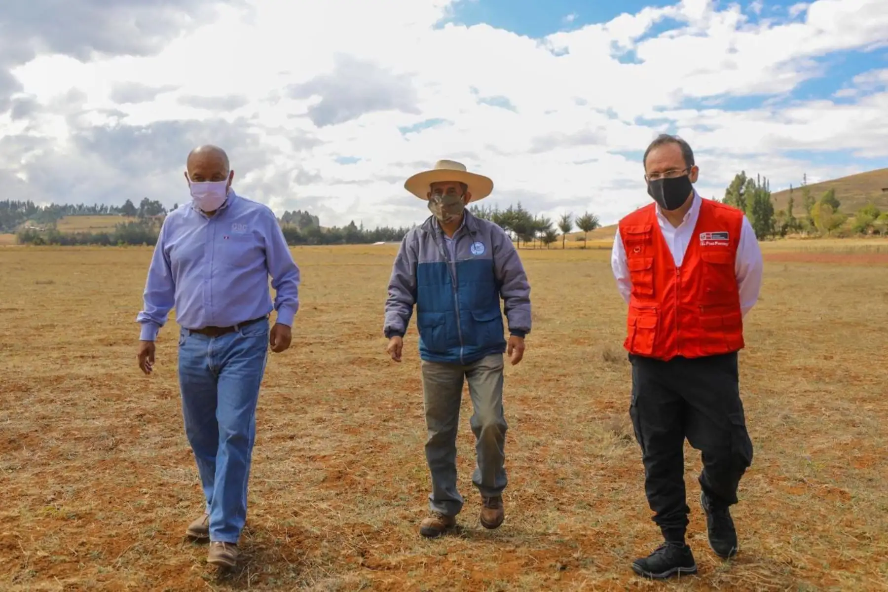 El ministro de la Producción, José Salardi, visitó además el predio donde donde se instalaría la nueva Unidad Técnica del CITEmadera, en la región Cajamarca. Foto: ANDINA/Produce