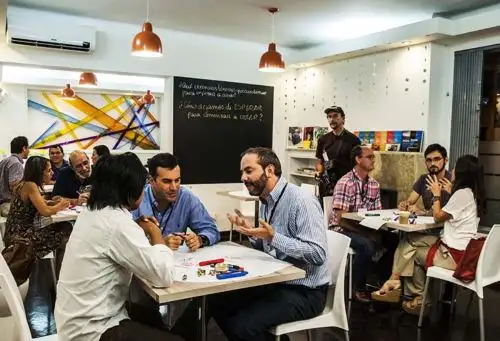 El programa Mentor Hours es una iniciativa que consiste en reunir emprendedores con Googlers .