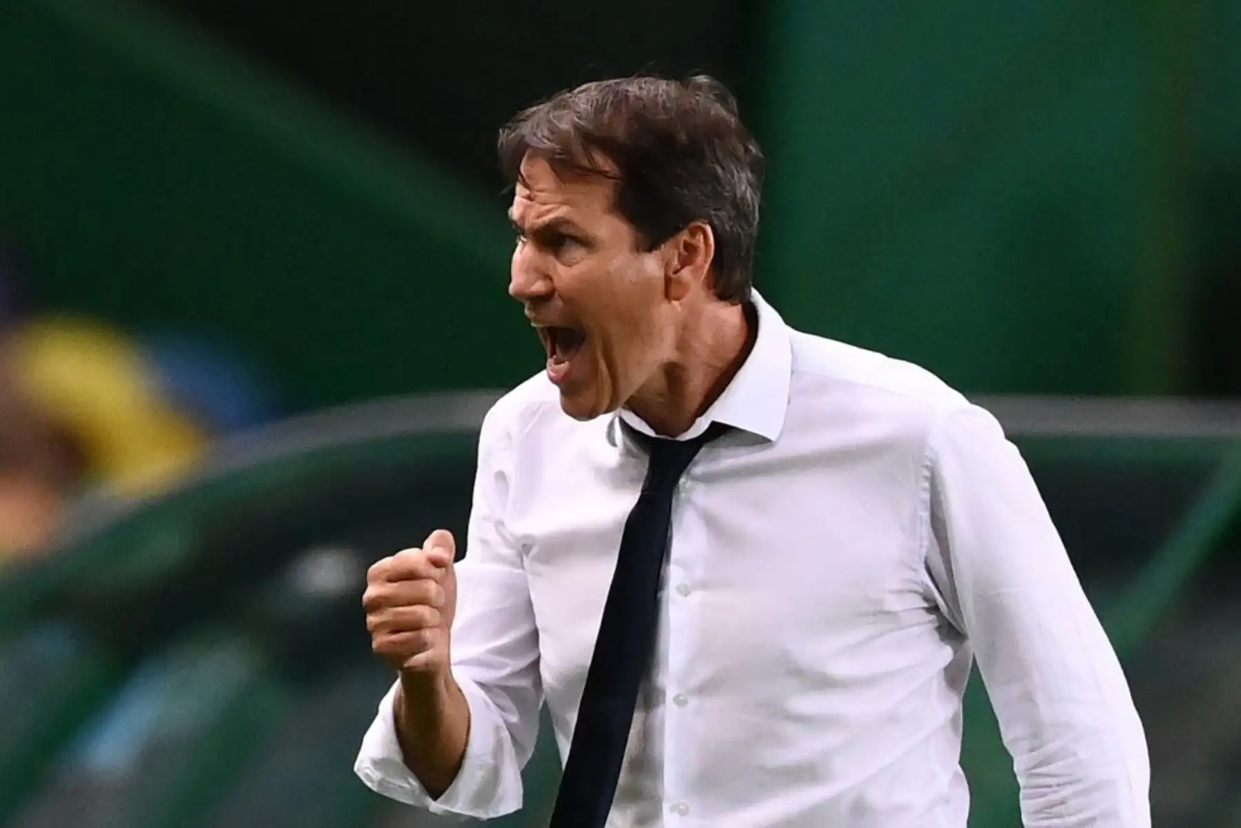 El entrenador francés del Lyon, Rudi García, celebra la victoria de su equipo al final del partido de fútbol de cuartos de final de la Liga de Campeones de la UEFA entre el Manchester City y el Lyon. Foto: AFP