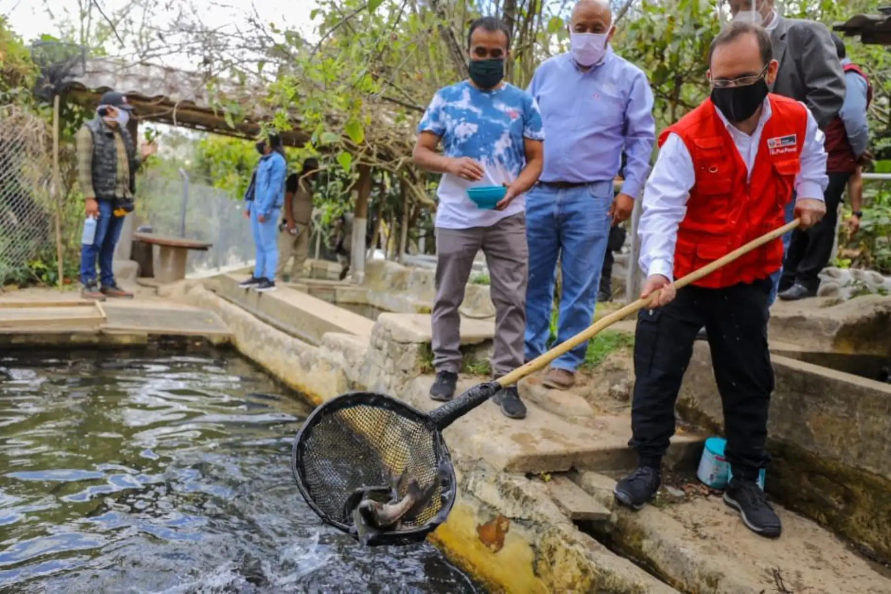 También visitó la piscigranja "El Paraíso", en el distrito de Namora, espacio con mucho potencial para el desarrollo de la acuicultura local. Foto: @Jose_SalardiR