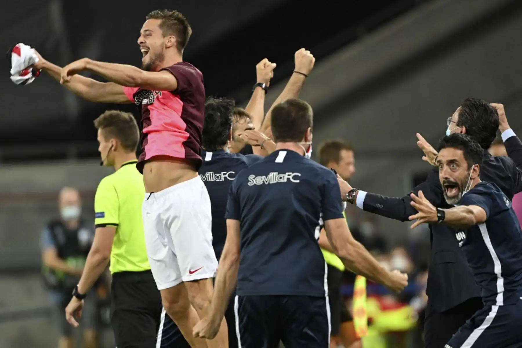 Sevilla celebra después del partido de fútbol semifinal de la UEFA Europa League Sevilla contra Manchester United el 16 de agosto de 2020 en Colonia, Alemania occidental. Foto: AFP