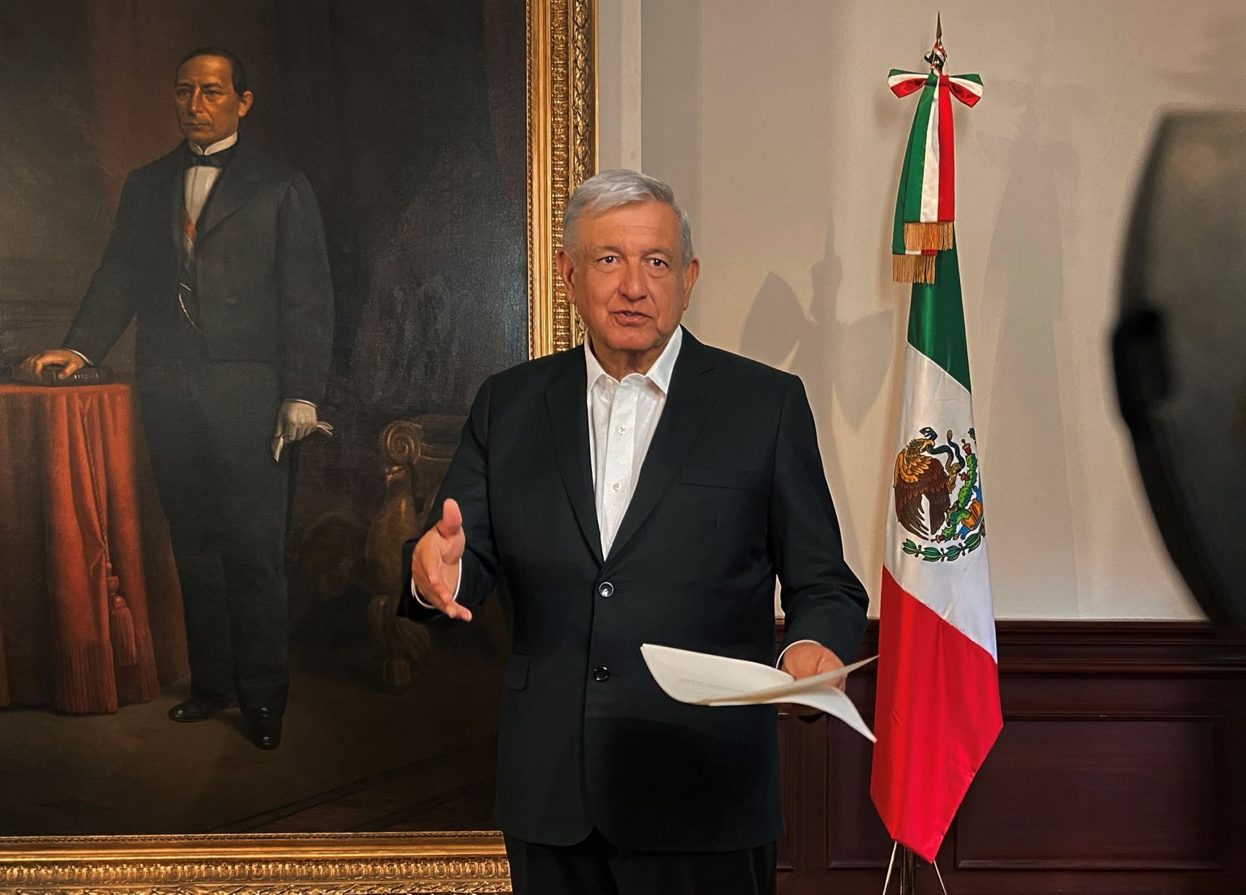 Fotografía cedida hoy por la Presidencia de México, del mandatario mexicano, Andrés Manuel López Obrador, durante un mensaje en Palacio Nacional de Ciudad de México (México). Foto: EFE
