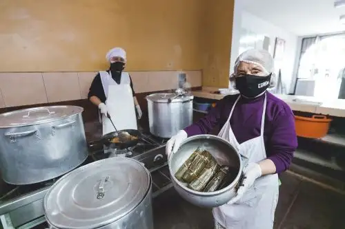 Los comedores populares son actores centrales para asegurar la alimentación de la población vulnerable en el contexto de la pandemia. ANDINA/Difusión