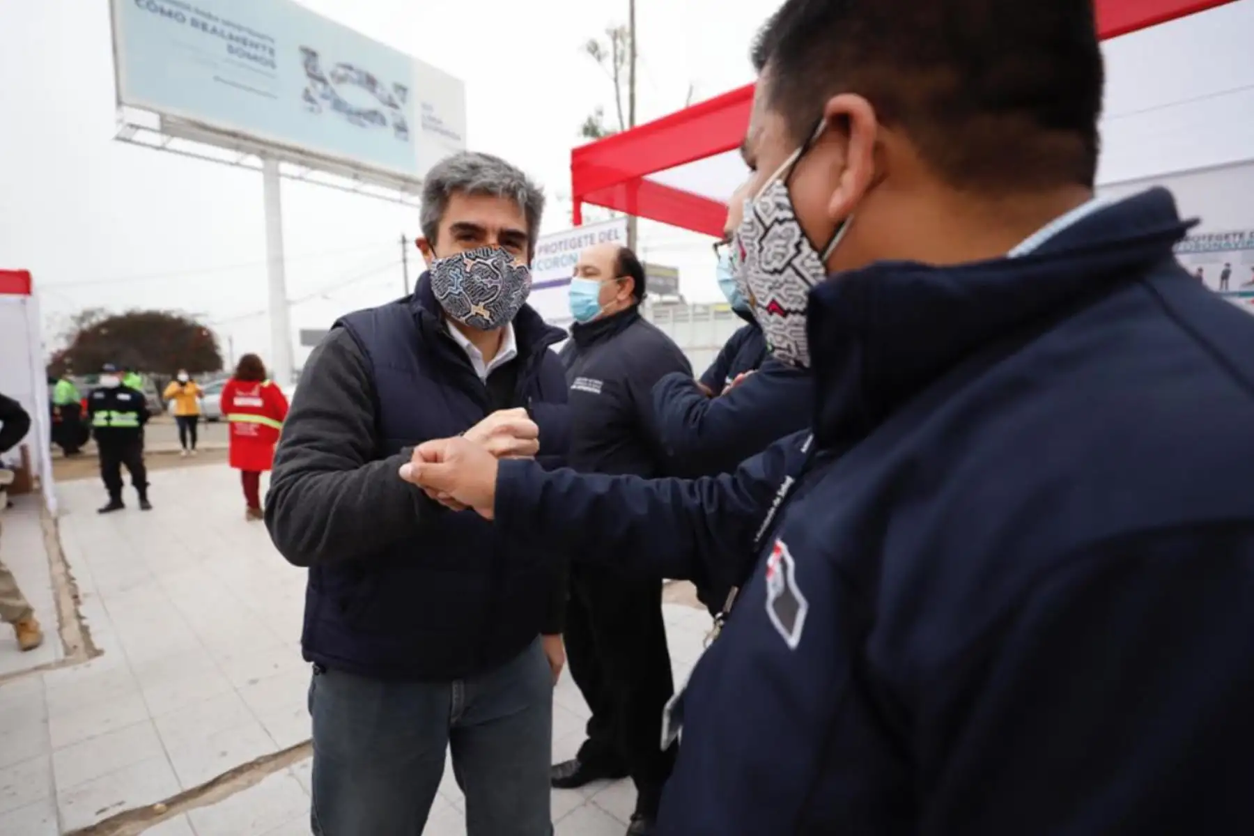 El ministro de Cultura,  Alejandro Neyra, participó en la Campaña de Atención Integral de Salud que se realiza en la comunidad Shipibo-konibo de Cantagallo junto a 
personal del Minsa, en el marco del cierre de la Semana de los Pueblos Indígenas 2020. Foto: ANDINA/Ministerio de Cultura