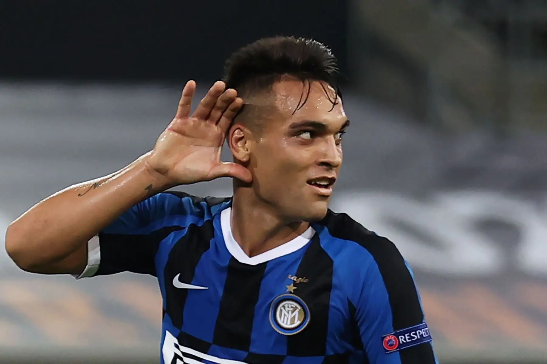 El delantero argentino del Inter de Milán, Lautaro Martínez, celebra anotar el 3-0 durante el partido de fútbol semifinal de la UEFA Europa League entre el Inter de Milán y el Shakhtar Donetsk.
Foto: AFP