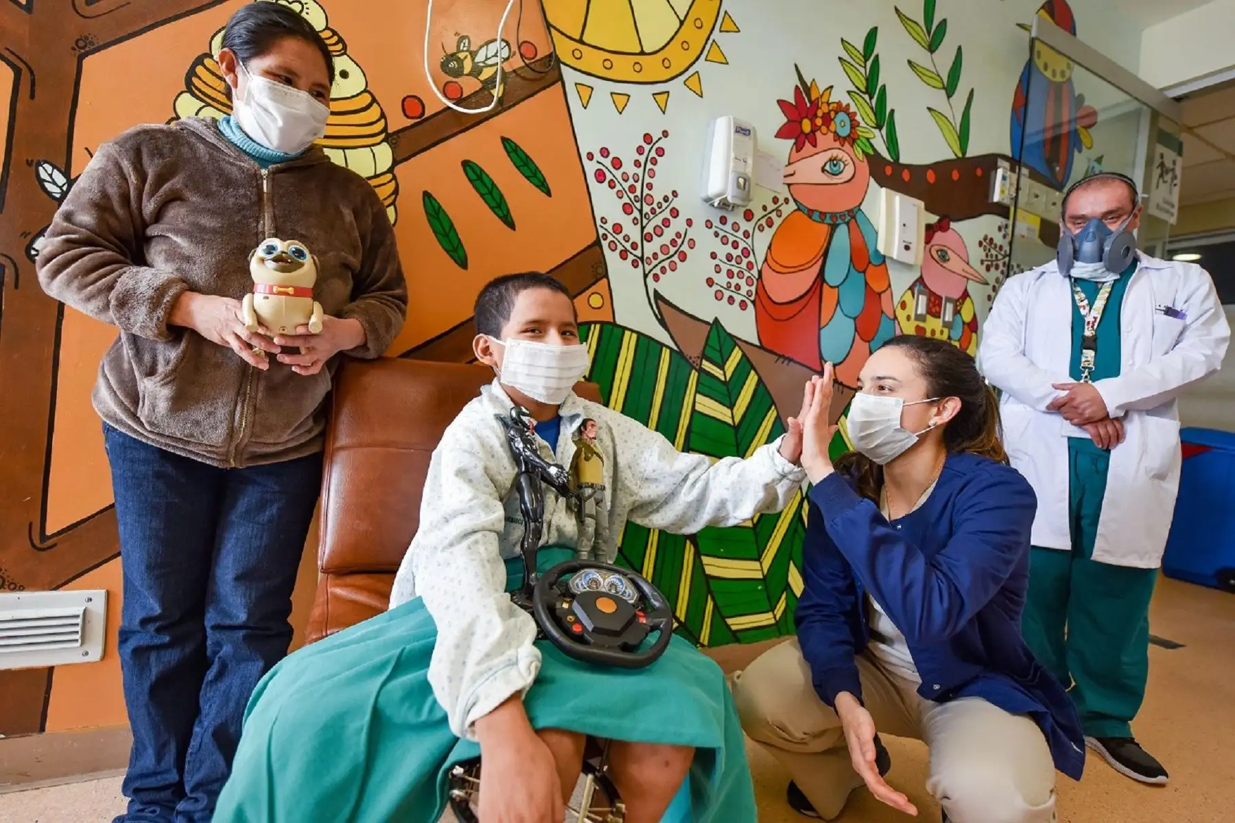 Médicos del INSN San Borja evitan amputación de pierna de niño de 12 años tras cuatro cirugías complejas