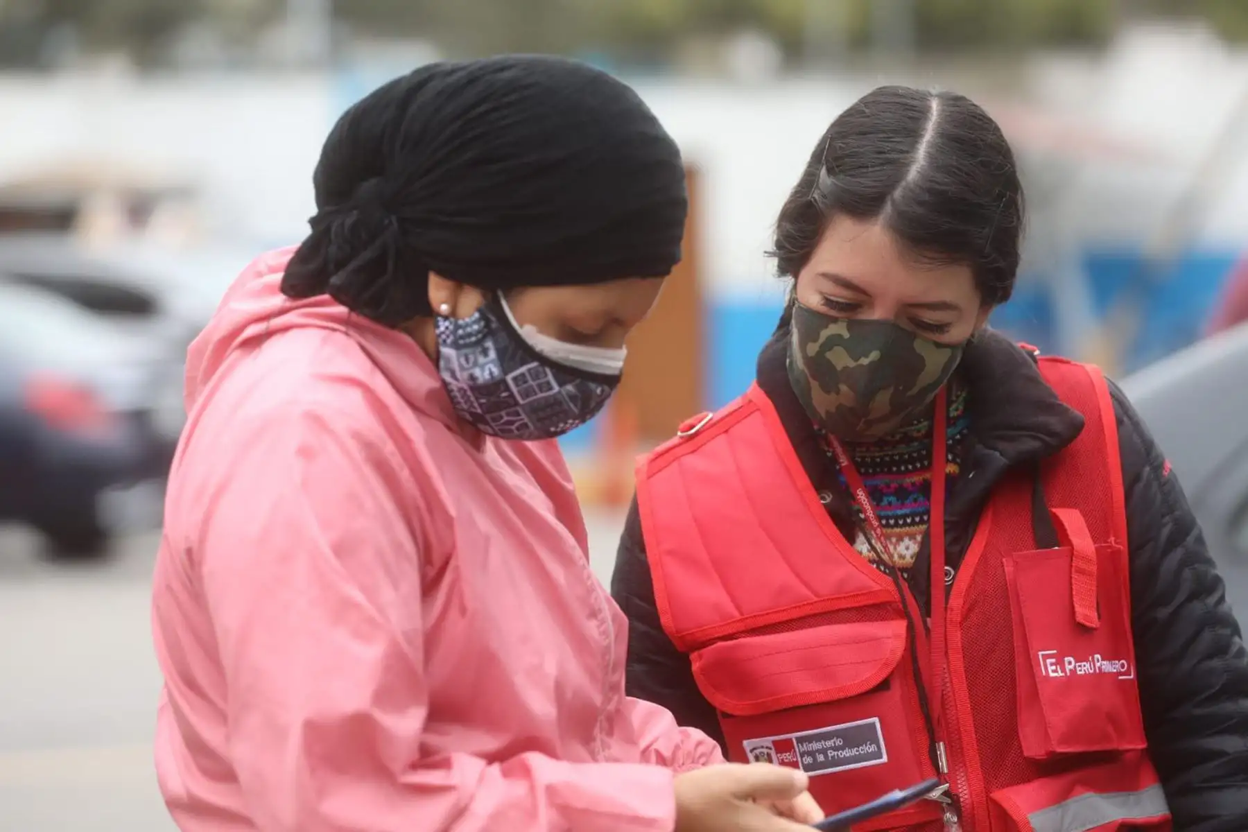 Ministerio de la Producción en coordinación con el ministerio de Salud y Essalud trasladan 70 balones de oxígeno y 26 pulsómetros que reforzarán la atención a la salud en la región Huancavelica en la lucha contra el covid-19.
Foto: Ministerio de la Producción