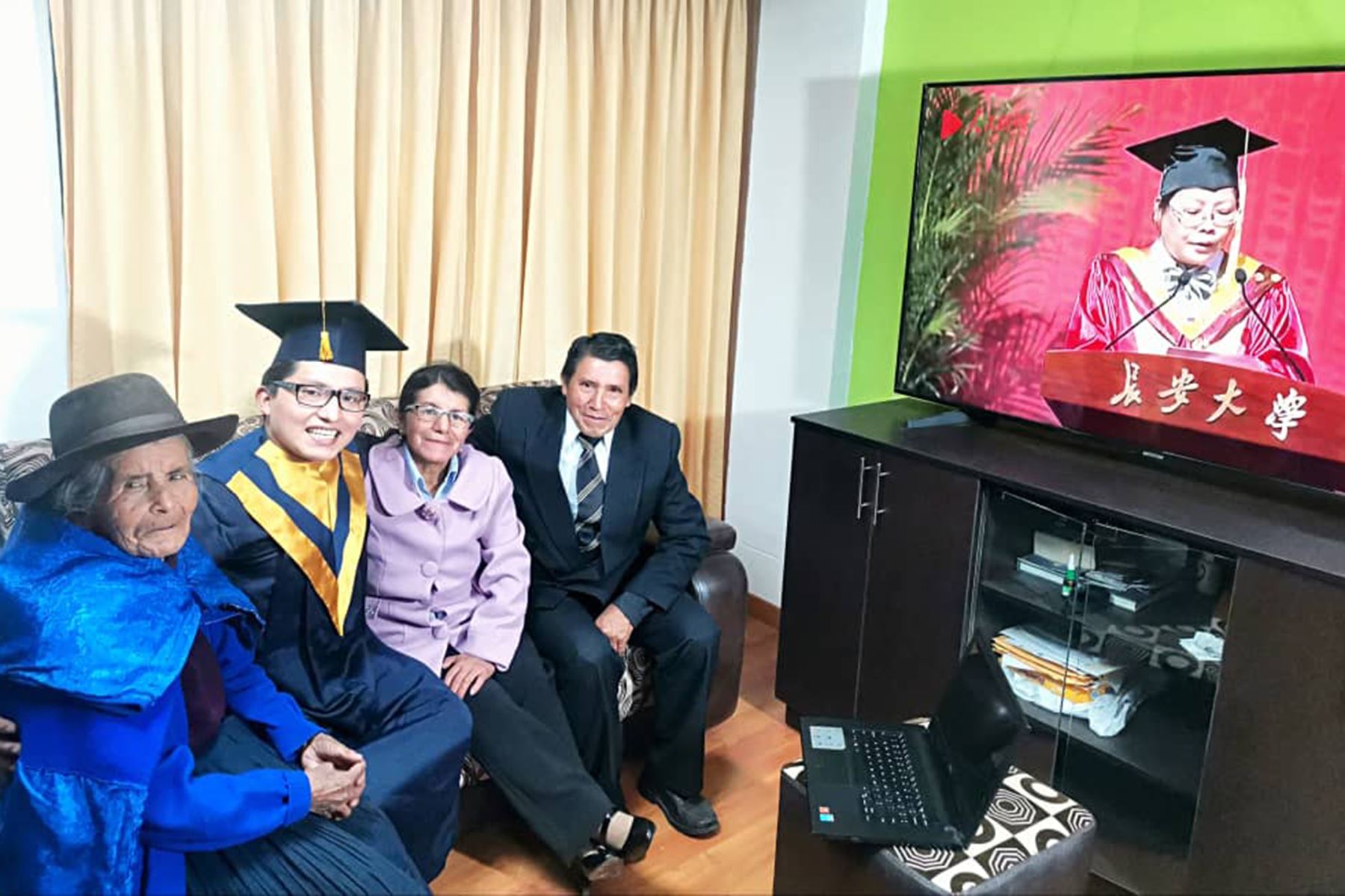 La Universidad de Chang´an de China reconoció al joven Jemuel Zarabia Hurtado, talento de Apurímac que ganó la Beca de Reciprocidad Perú-China para Estudiantes Peruanos. Foto: Pronabec