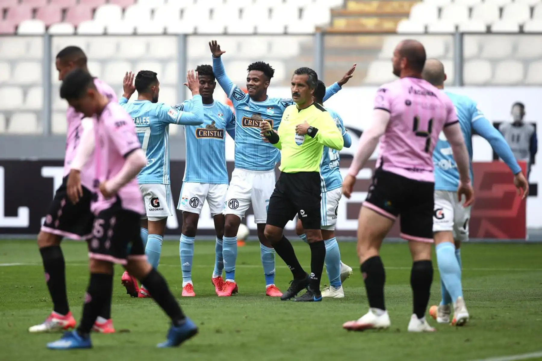 Sporting Cristal y Sport Boys se enfrentan en el marco de la fecha 7 por la liga 1 del Torneo Apertura 2020  en el estadio Nacional de Lima Perú.
Foto: @LigaFutProf
