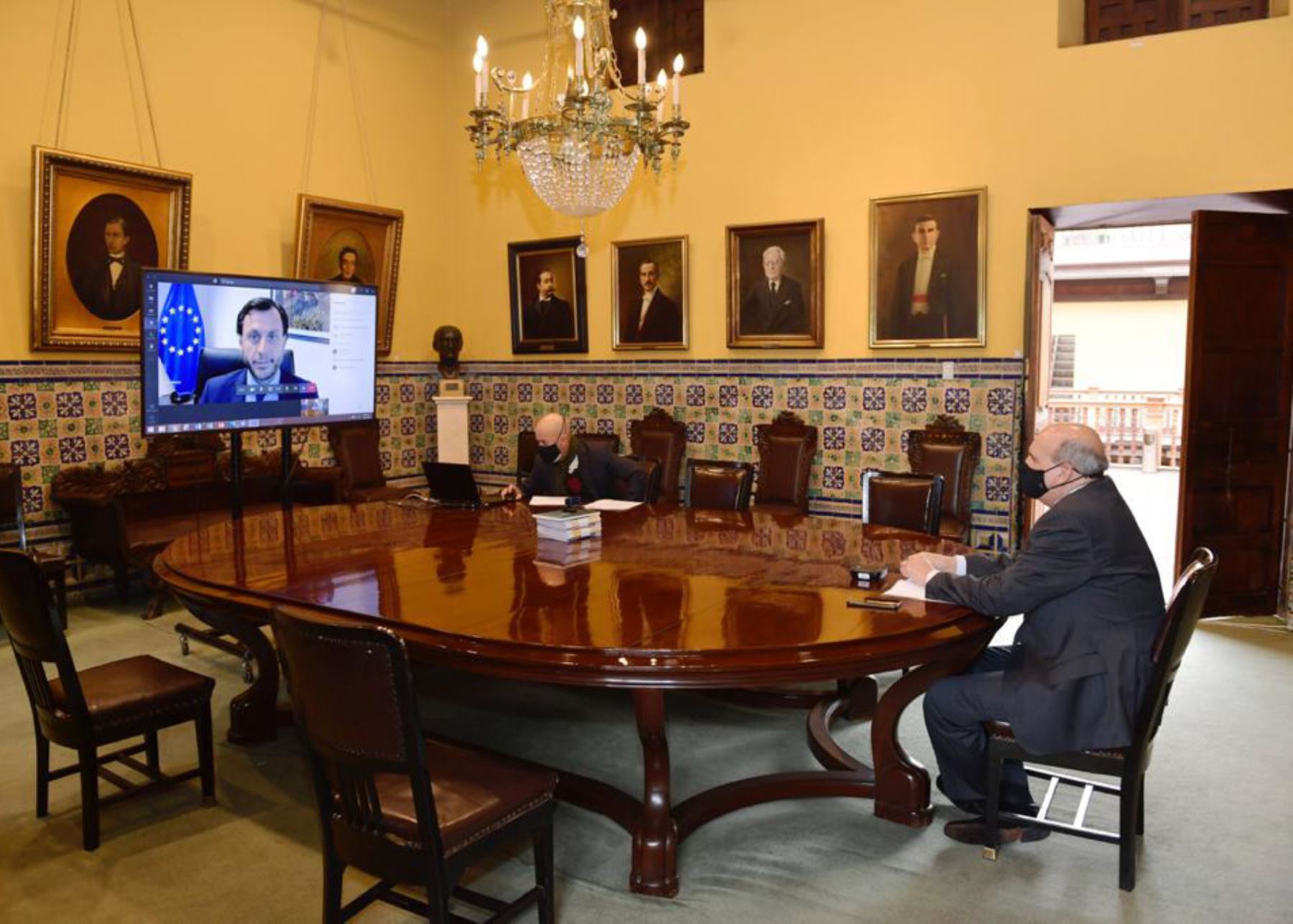 Canciller Mario López sostuvo una reunión virtual con el embajador de la Unión Europea en el Perú, Diego Mellado.