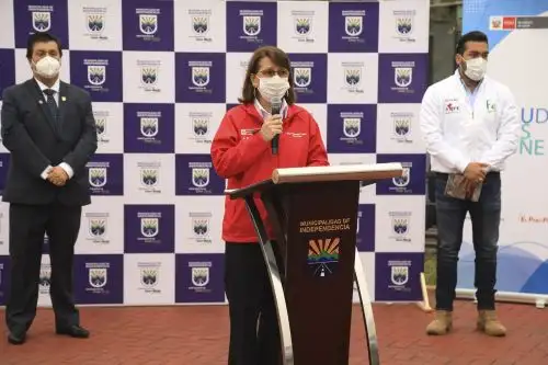 Ministra de Salud, Pilar Mazzetti inauguró la farmacia institucional Farmadiris y el Policlínico Municipal en el distrio de Independencia.Foto: Minsa