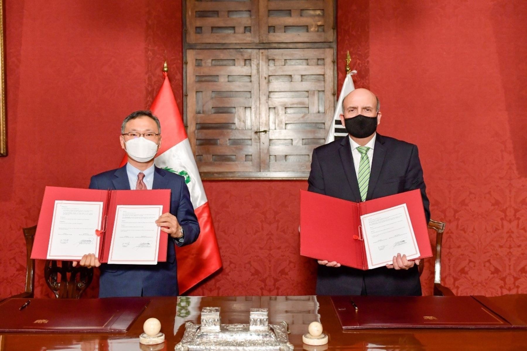 Peru and South Korea sign humanitarian aid agreement to face COVID-19 / Photo: Twitter