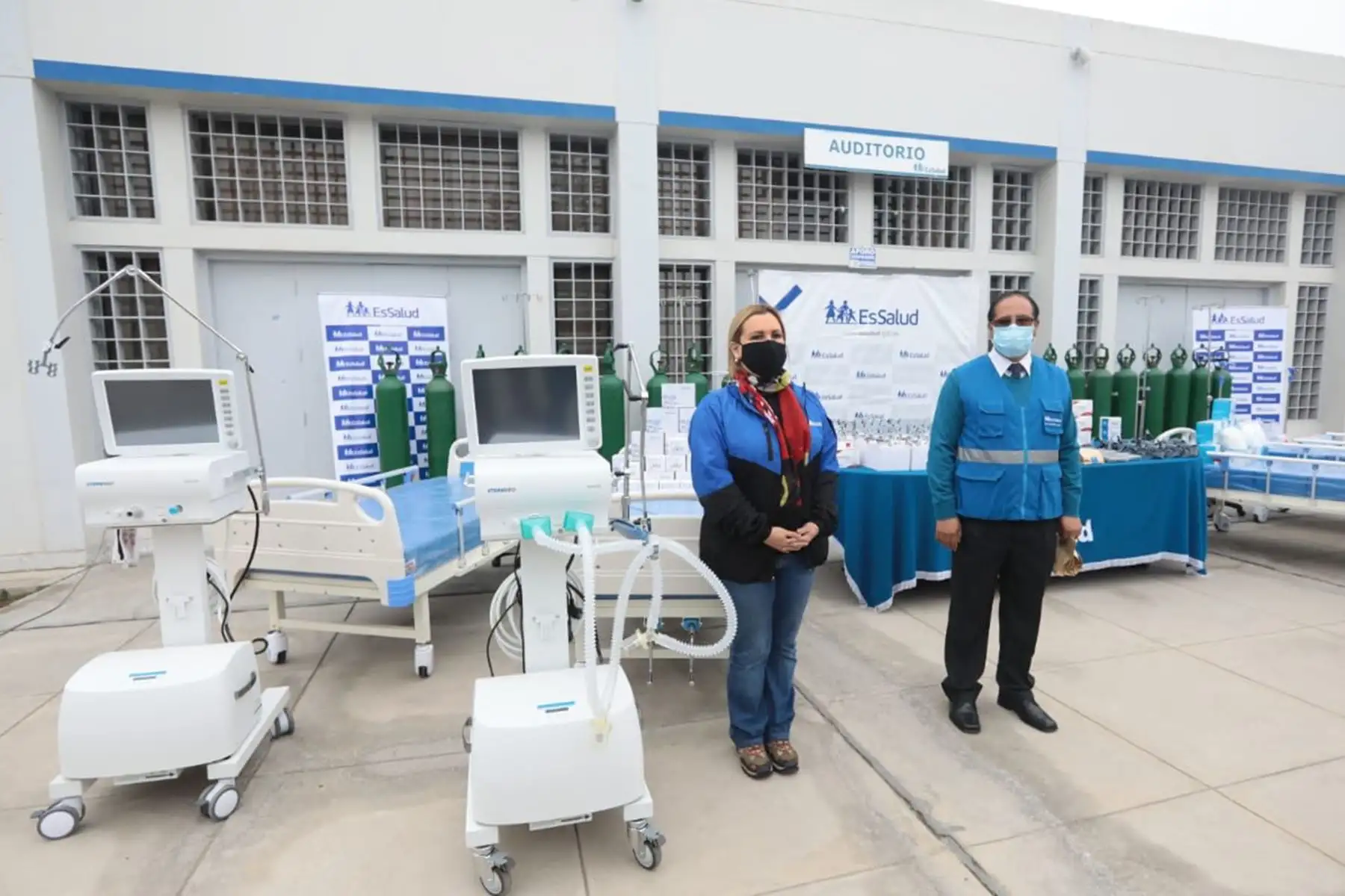 Presidenta ejecutiva de Essalud, Fiorella Molinelli llega a la región de Tacna para entregar   10 mil pruebas rápidas y 10 mil Kits covid, 5 toneladas de equipos de protección y 60 balones de oxígeno que servirá para la lucha contra el covid-19.
Foto: Essalud