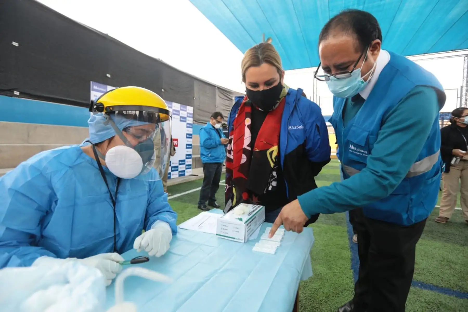 Presidenta ejecutiva de Essalud, Fiorella Molinelli llega a la región de Tacna para entregar   10 mil pruebas rápidas y 10 mil Kits covid, 5 toneladas de equipos de protección y 60 balones de oxígeno que servirá para la lucha contra el covid-19.
Foto: Essalud
