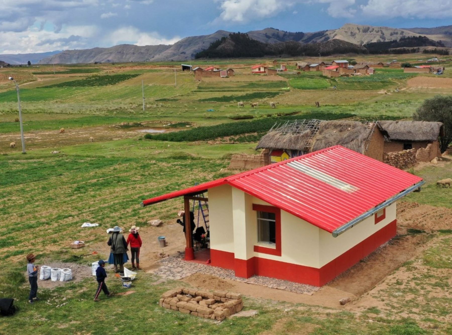 Ministerio de Vivienda, Construcción y Saneamiento acelera la construcción de viviendas bioclimáticas en Puno para reducir el impacto de las bajas temperaturas y heladas en esa región. ANDINA/Difusión