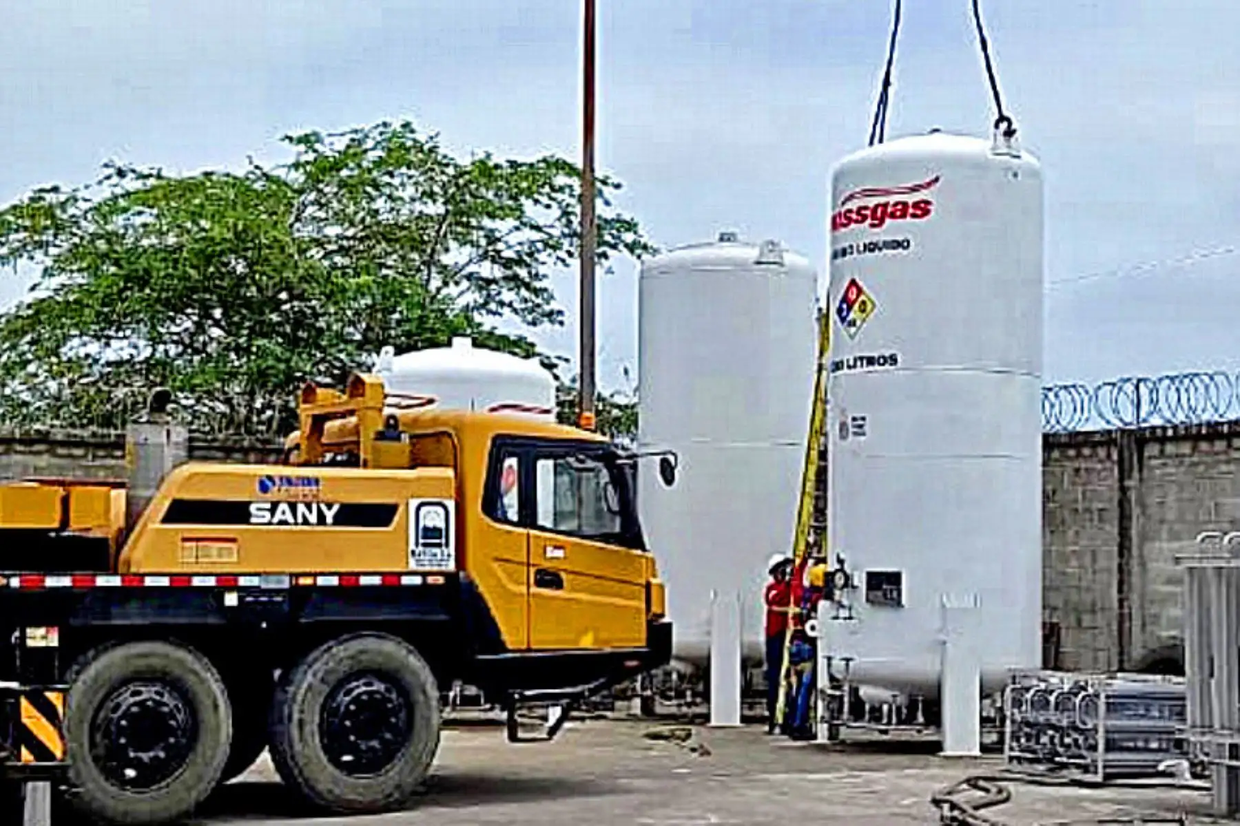 Traslado e instalación de tanques de oxígeno para los Centros de Atención y Aislamiento Temporal (CAAT) de Amazonas. Foto: ANDINA/Legado Lima 2019