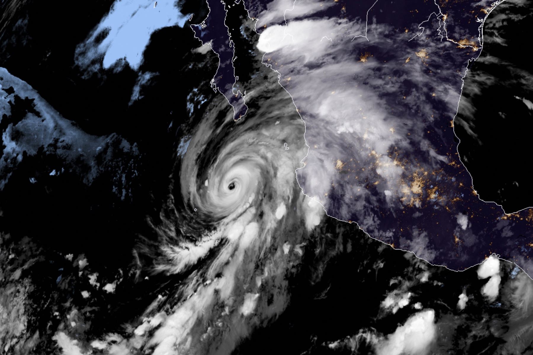El vórtice del huracán, que tiene un diámetro de 46 kilómetros se localizó 390 kilómetros al sur-sureste de Cabo San Lucas, en el estado de Baja California Sur. Foto: AFP