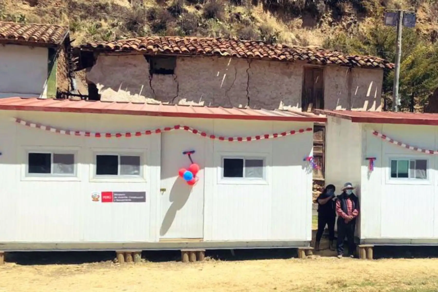 Ministerio de Vivienda entrega 40 módulos temporales de vivienda instalados para las familias del distrito de Ahuac, provincia de Chupaca que fueron damnificadas por la activación de la quebrada Pacayhuarmi.
Foto: Ministerio de Vivienda